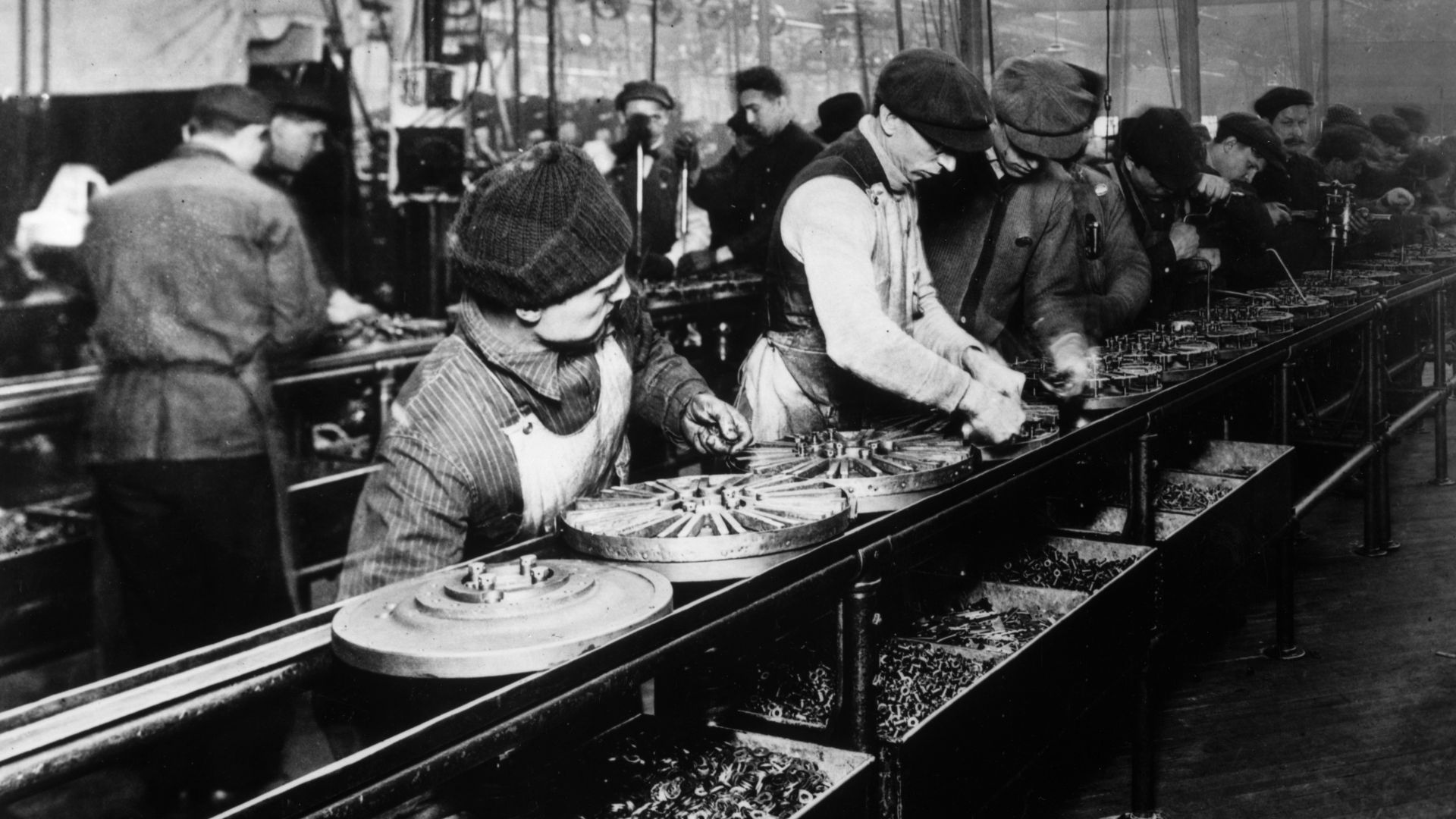 File:Ford assembly line - 1913.jpg