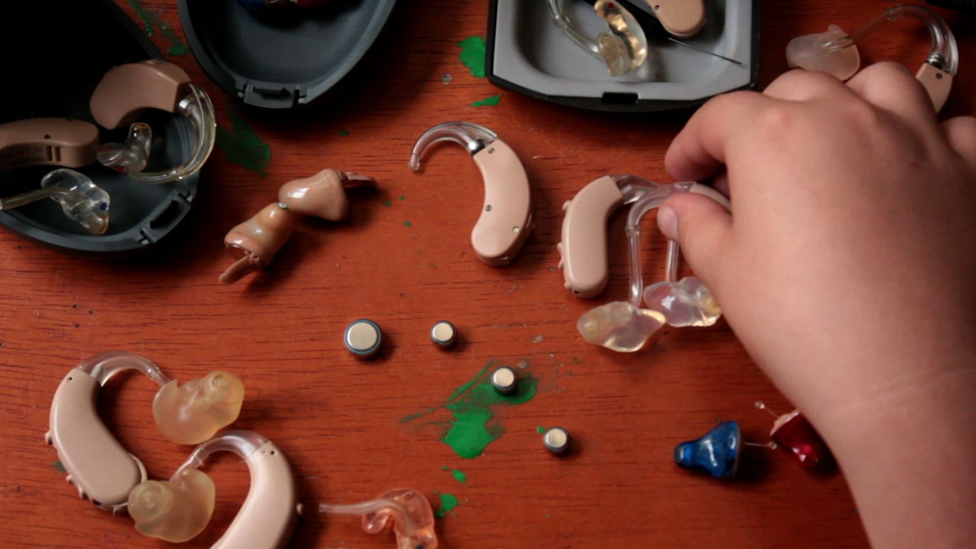 File:Hearing aid variety.jpg