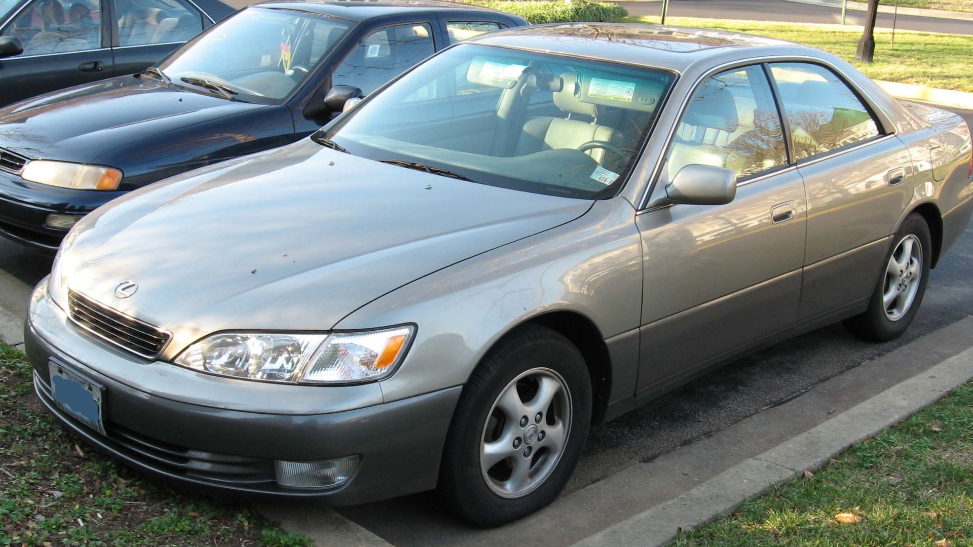 File:3rd-Lexus-ES300.jpg