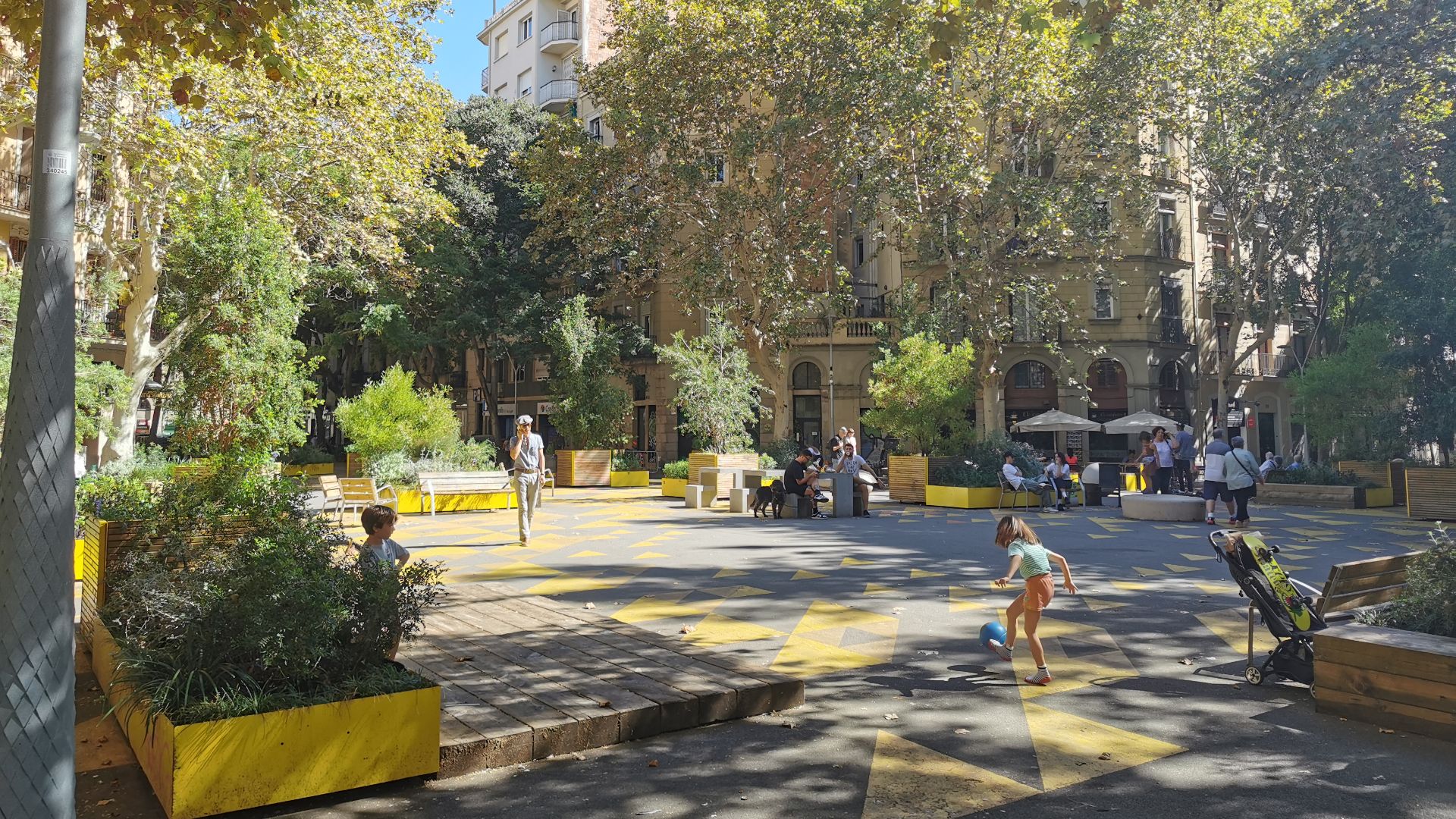 File:Superilla del barri de Sant Antoni, Barcelona 4.jpg