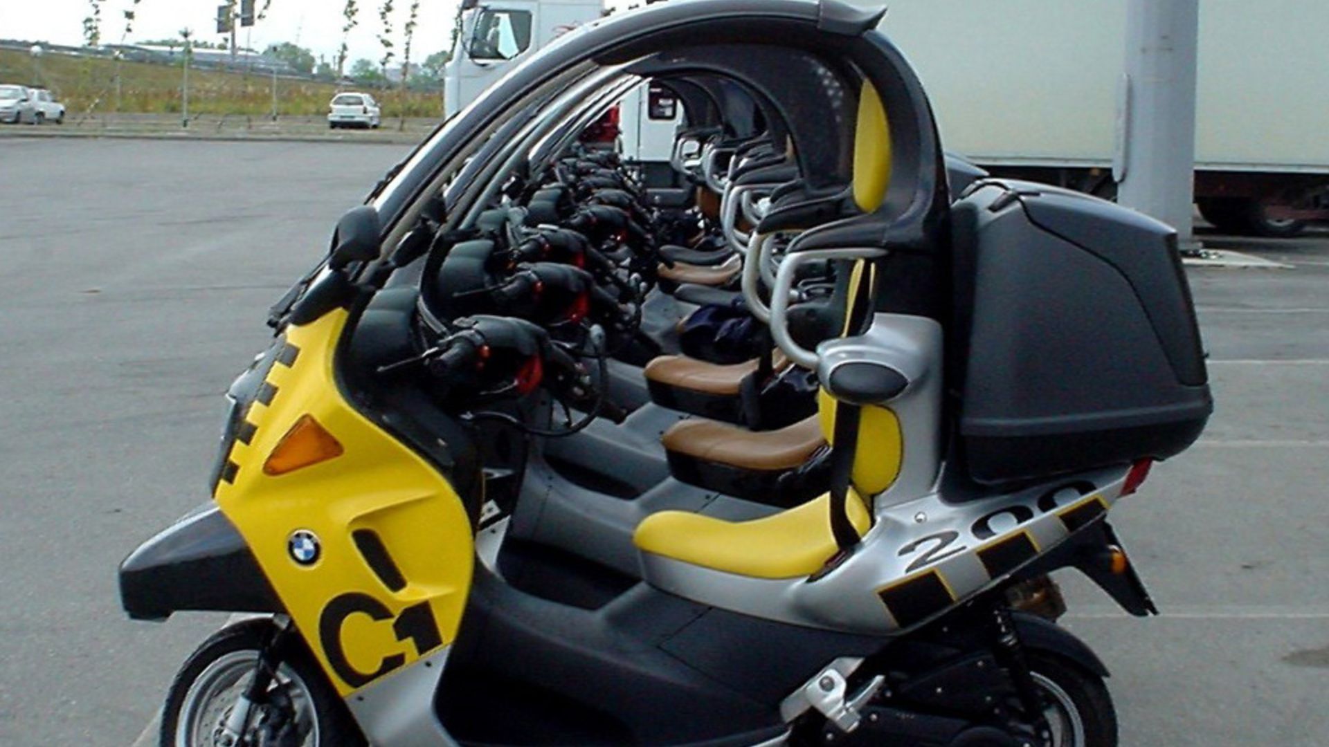 File:BMW C1 (laterale).jpg