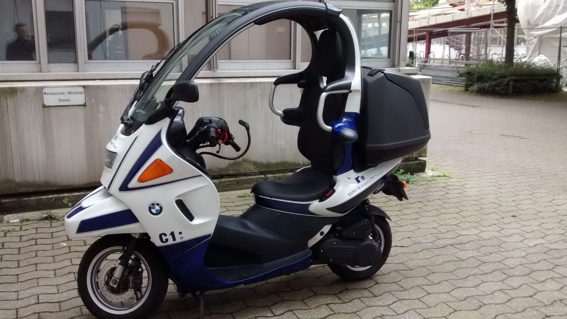 File:BMW C1 Seitensicht.jpg