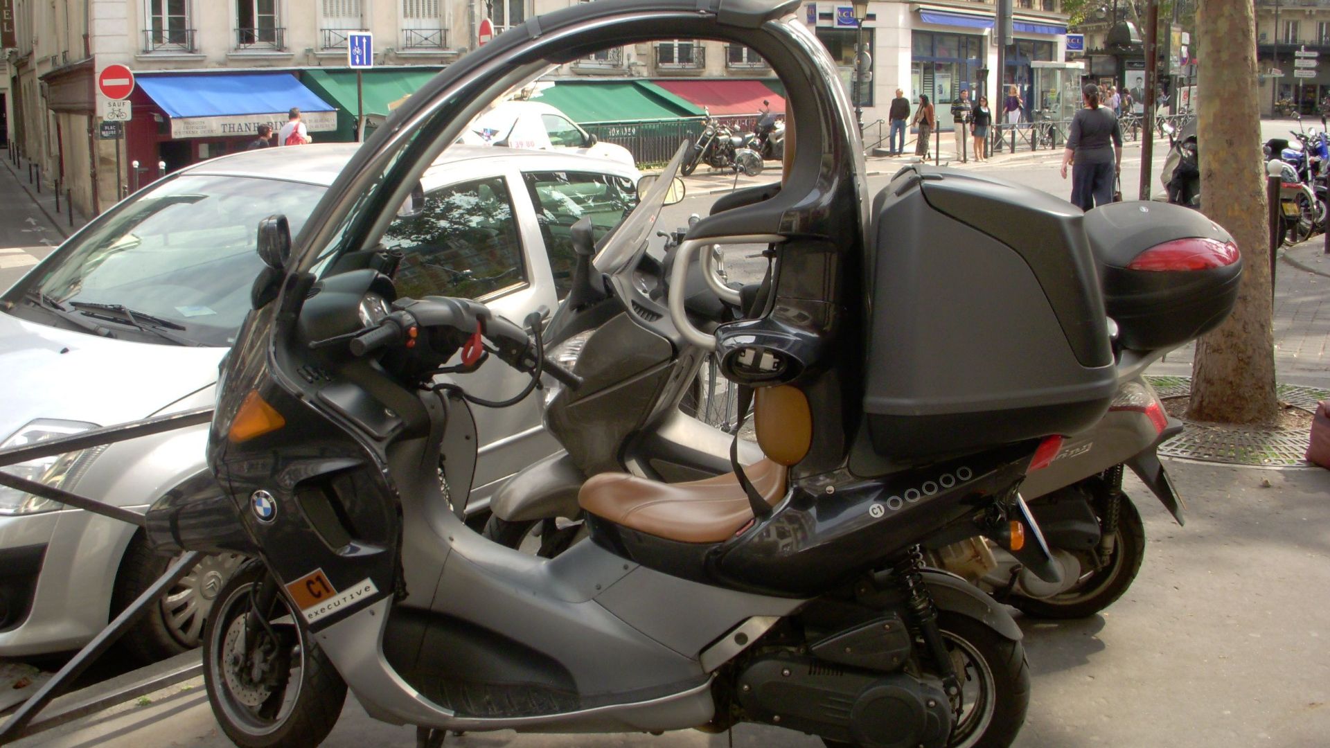 File:BMW C1 Paris-style.jpg