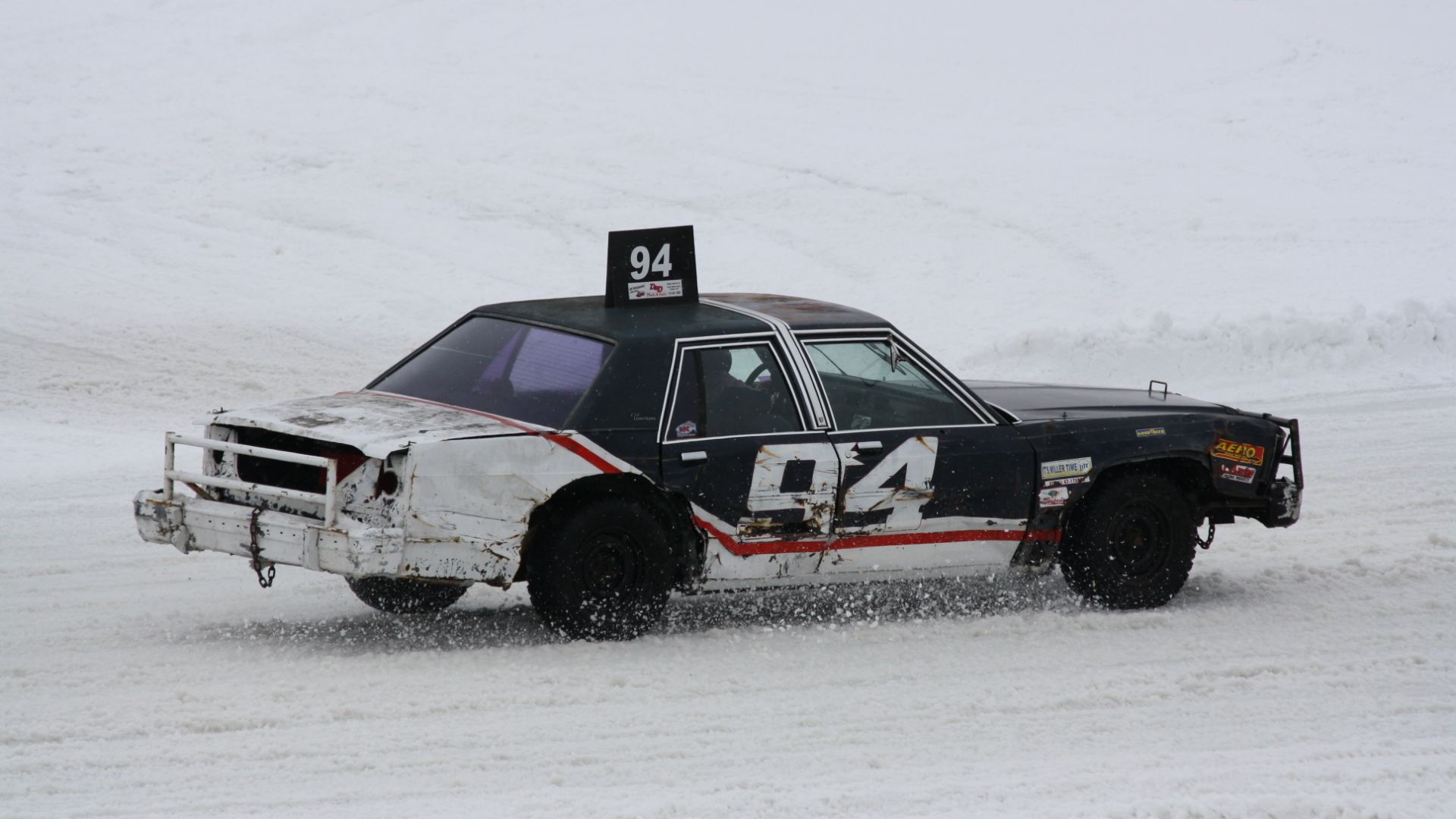 File:LakeSinissippiIceRacingStockcar94.jpg