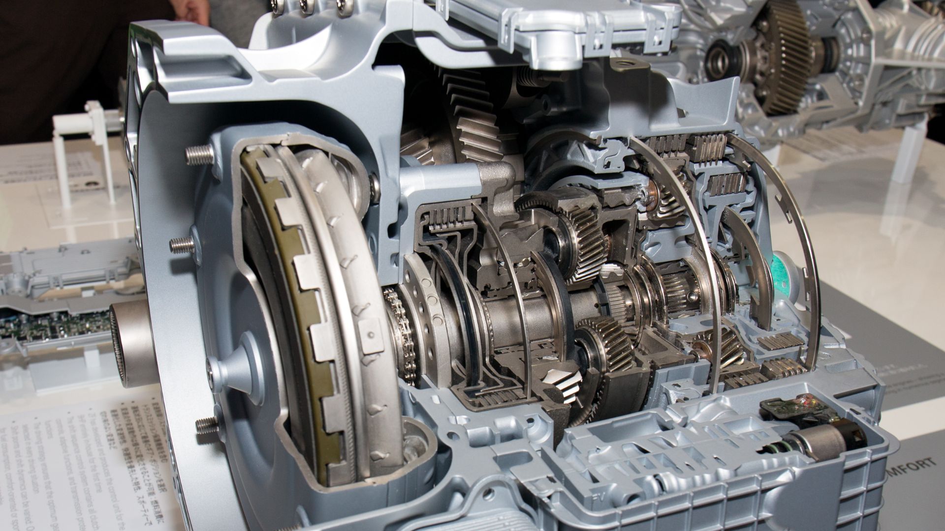 File:ZF 9-speed automatic transmission front-right 2013 Tokyo Motor Show.jpg