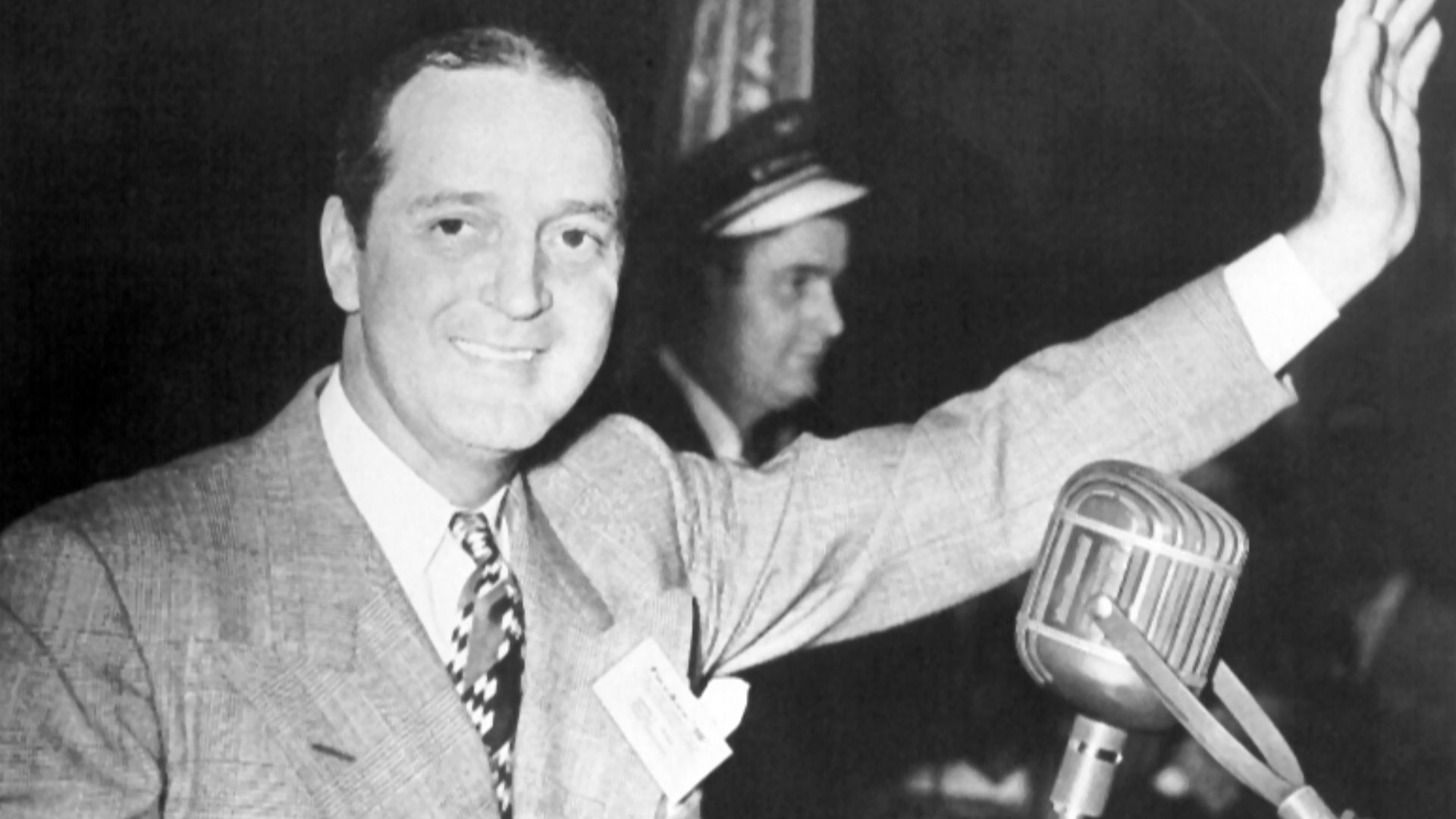 File:Tucker podium.png