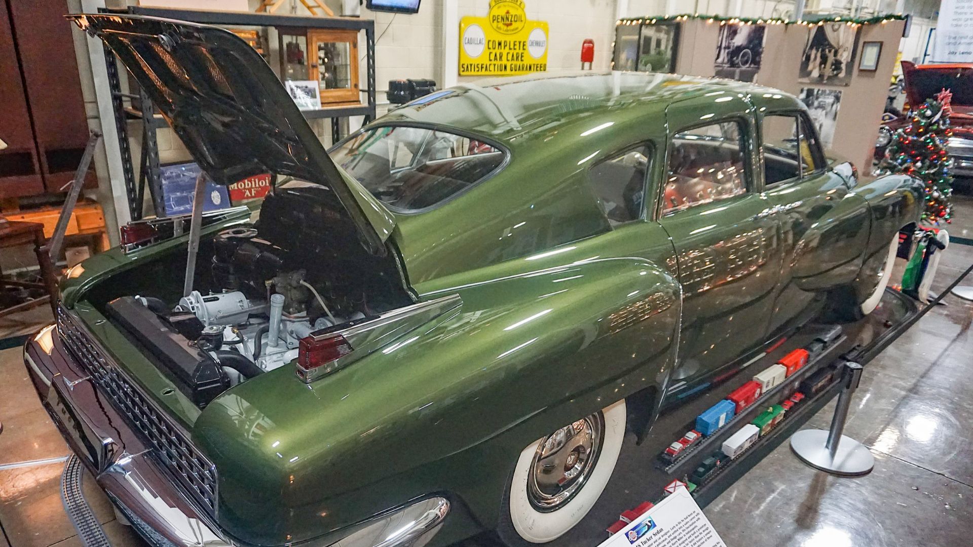 File:Stahls Automotive Collection December 2021 143 (1948 Tucker Sedan)a.jpg