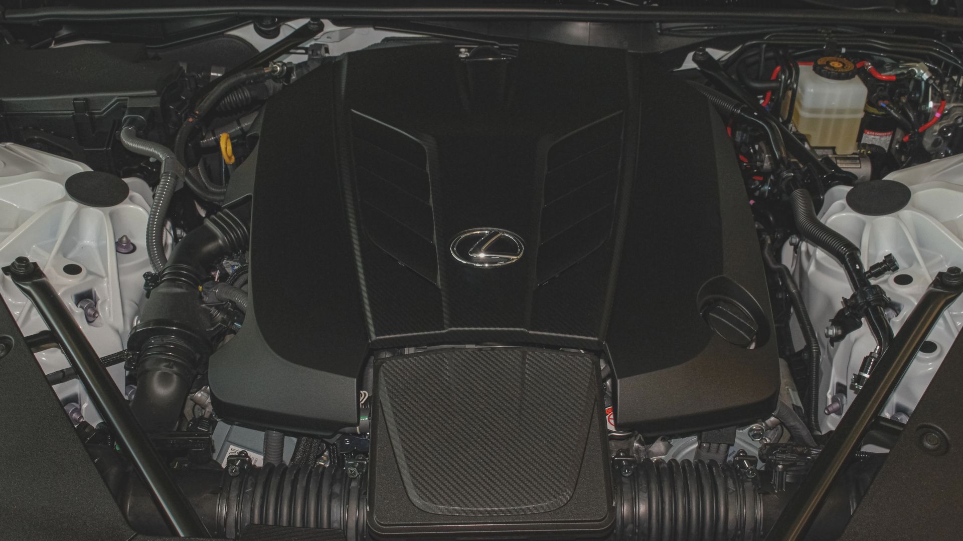 File:2UR-GSE 24LC500.jpg