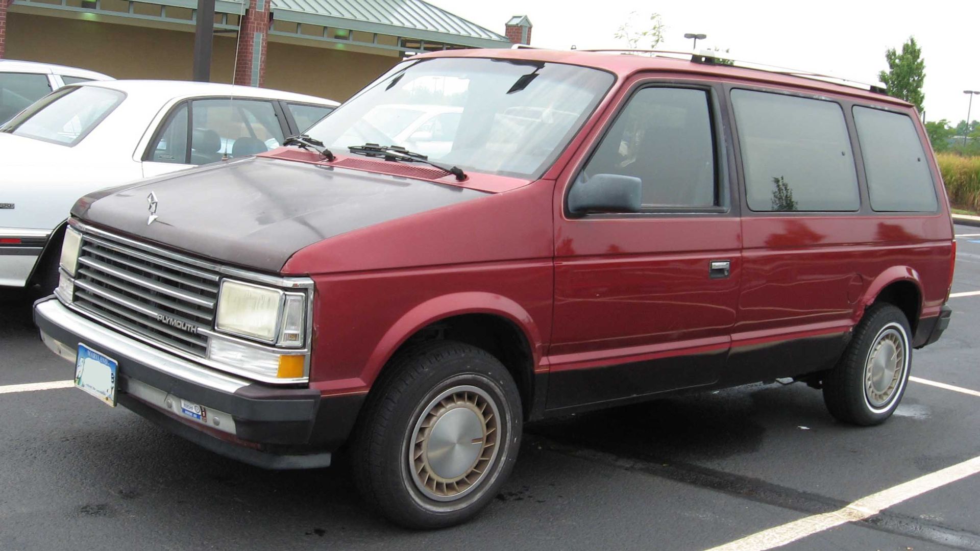 File:87-90 Plymouth Voyager.jpg