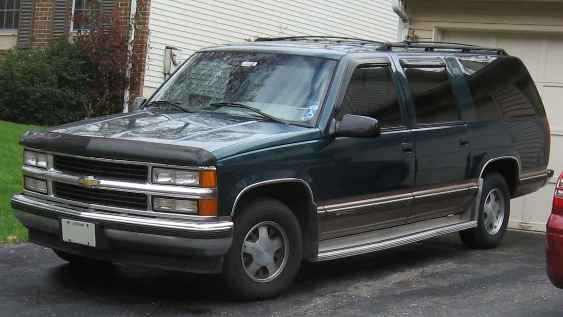 File:Chevrolet-Suburban-GMT400.jpg