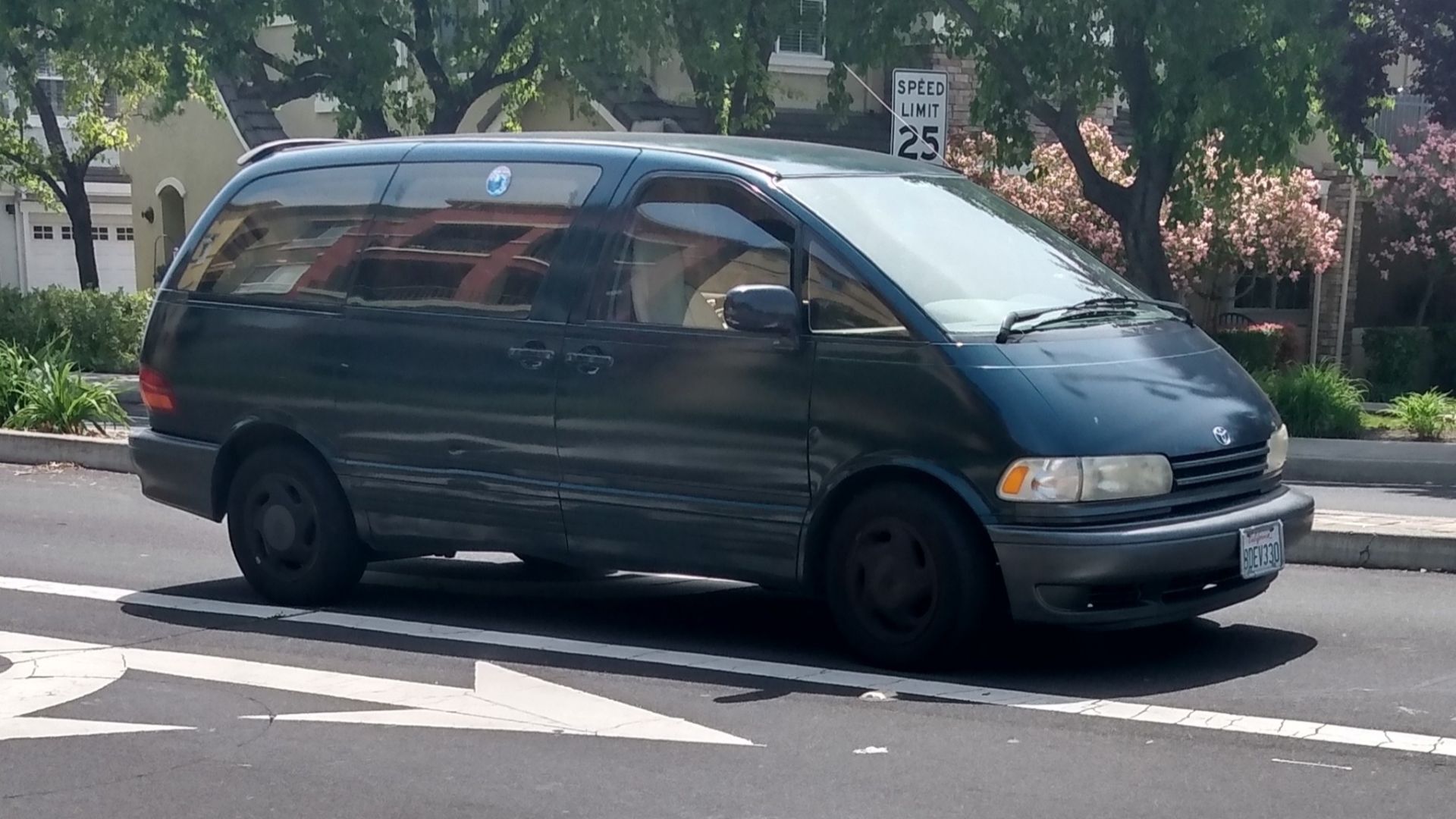 File:1997 Toyota Previa.jpg