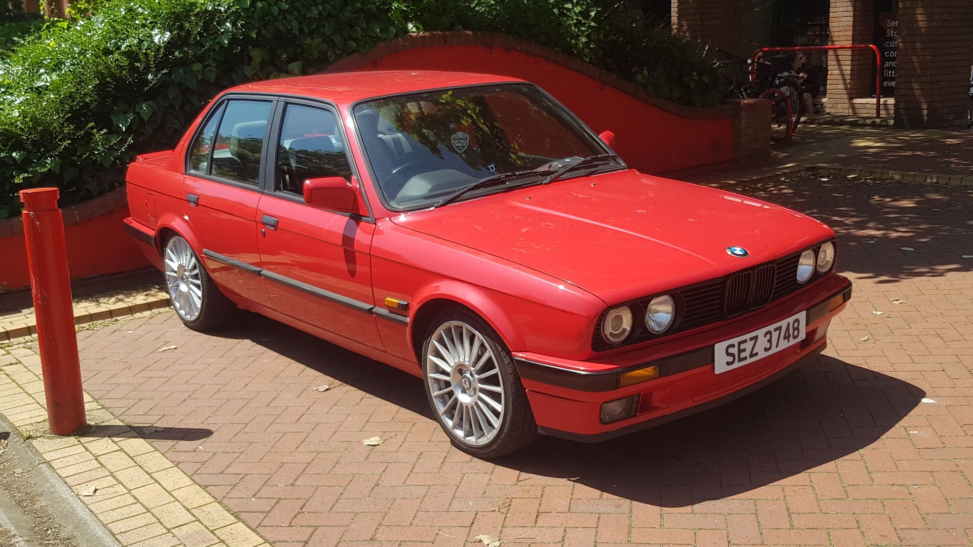 File:BMW 3-Series E30.jpg