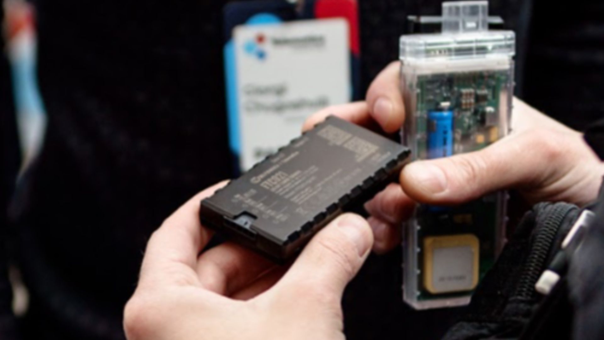 File:Gps tracking device for fleet management.png