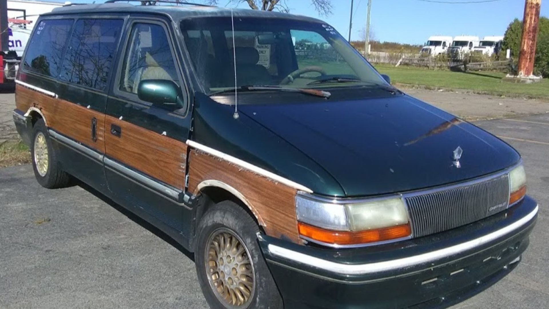 File:1991-1995 Chrysler Town & Country.jpg