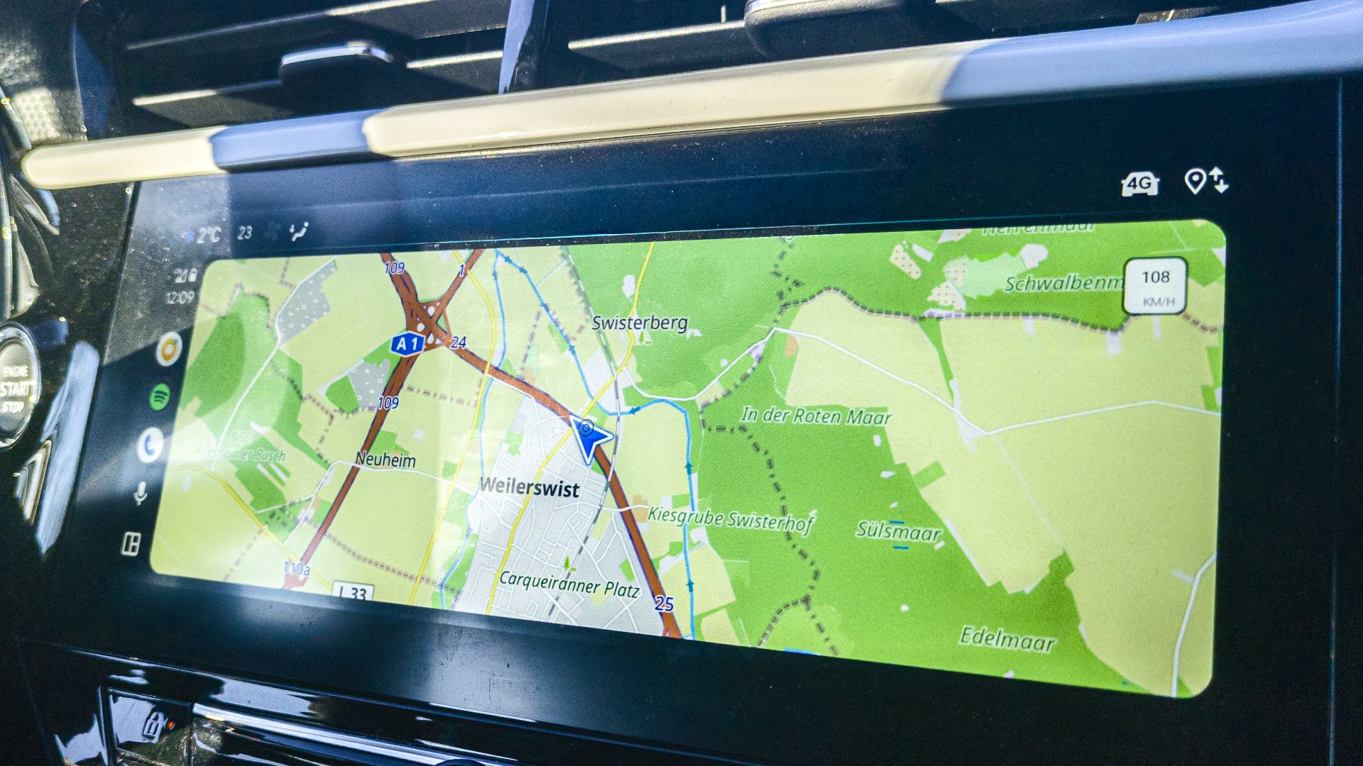 File:OSMAnd map on the screen of the infotainment system of an Opel car-110954367.jpg