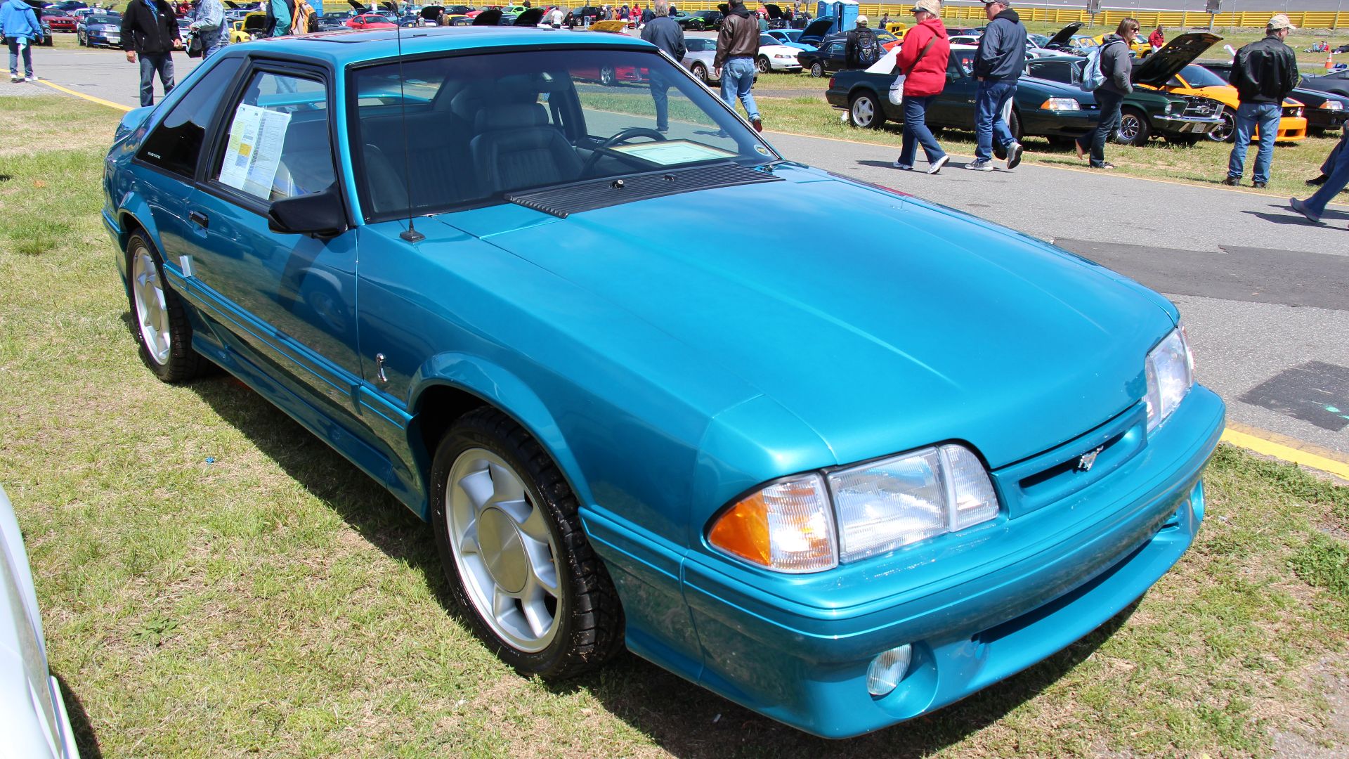 File:1993 Ford Mustang SVT Cobra Hatchback (14391878516).jpg