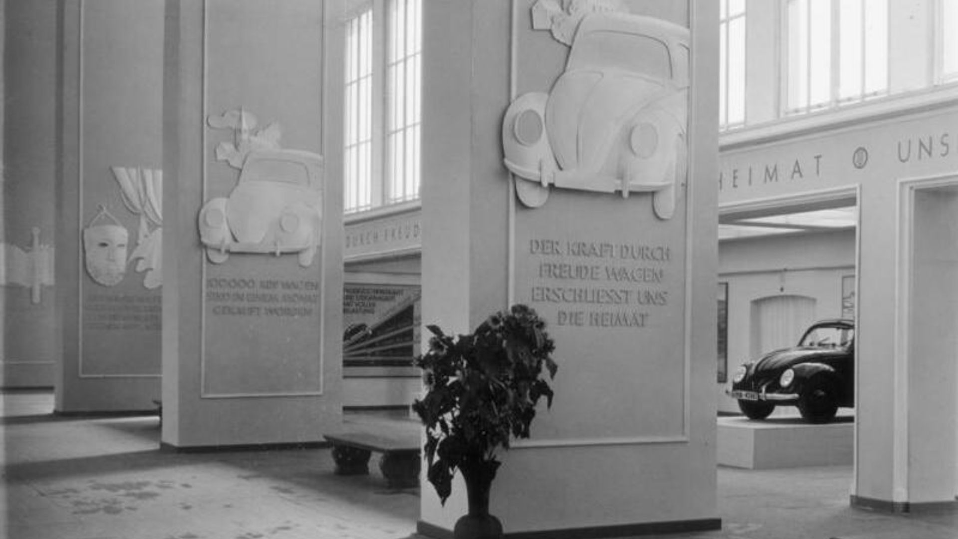 File:Bundesarchiv Bild 146-1988-099-21, Berlin, DAF-Ausstellung.jpg