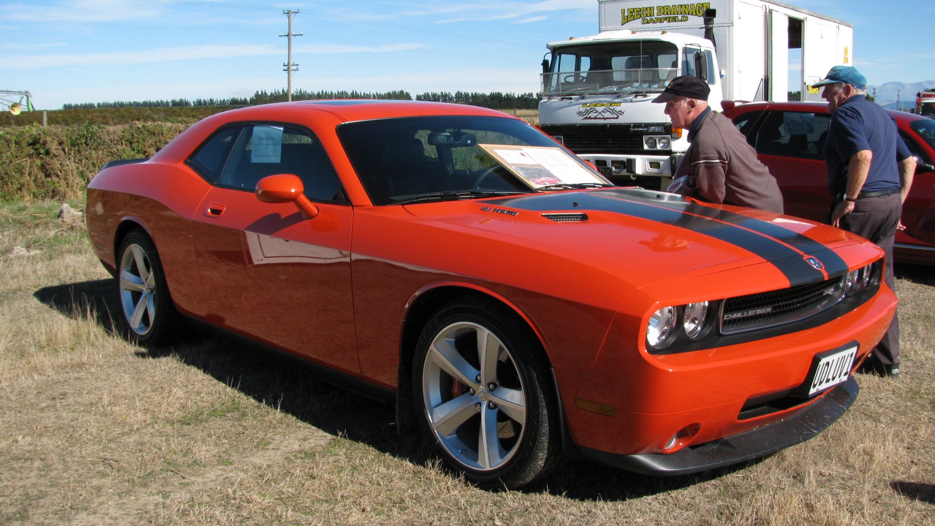 File:2008 Dodge Challenger SRT-8 (5988925260).jpg
