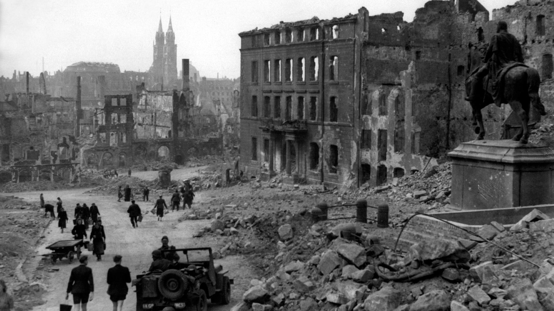 File:Nuremberg in ruins 1945 HD-SN-99-02987.JPG