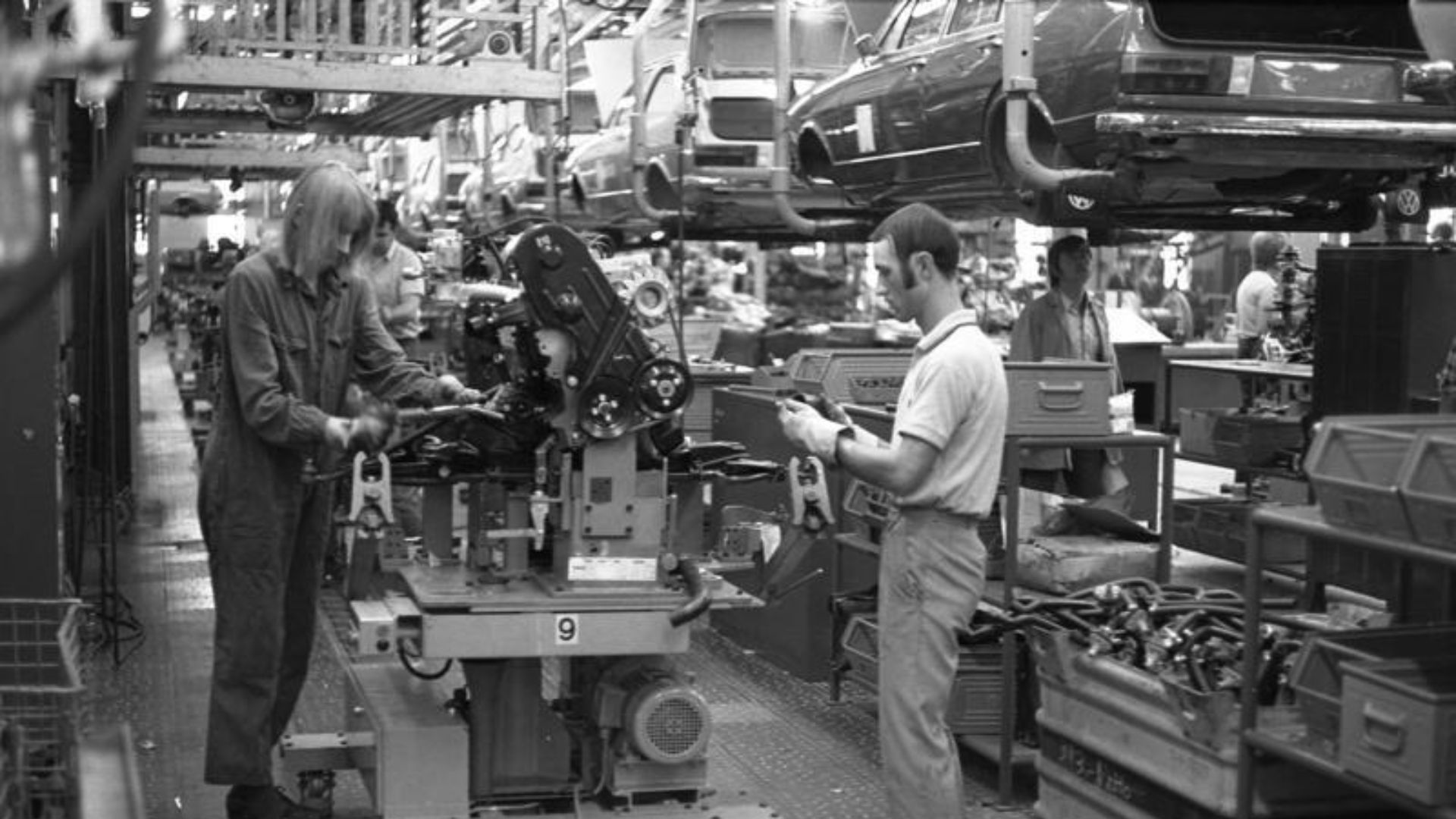 File:Bundesarchiv B 145 Bild-F040729-0002, Wolfsburg, VW Autowerk.jpg