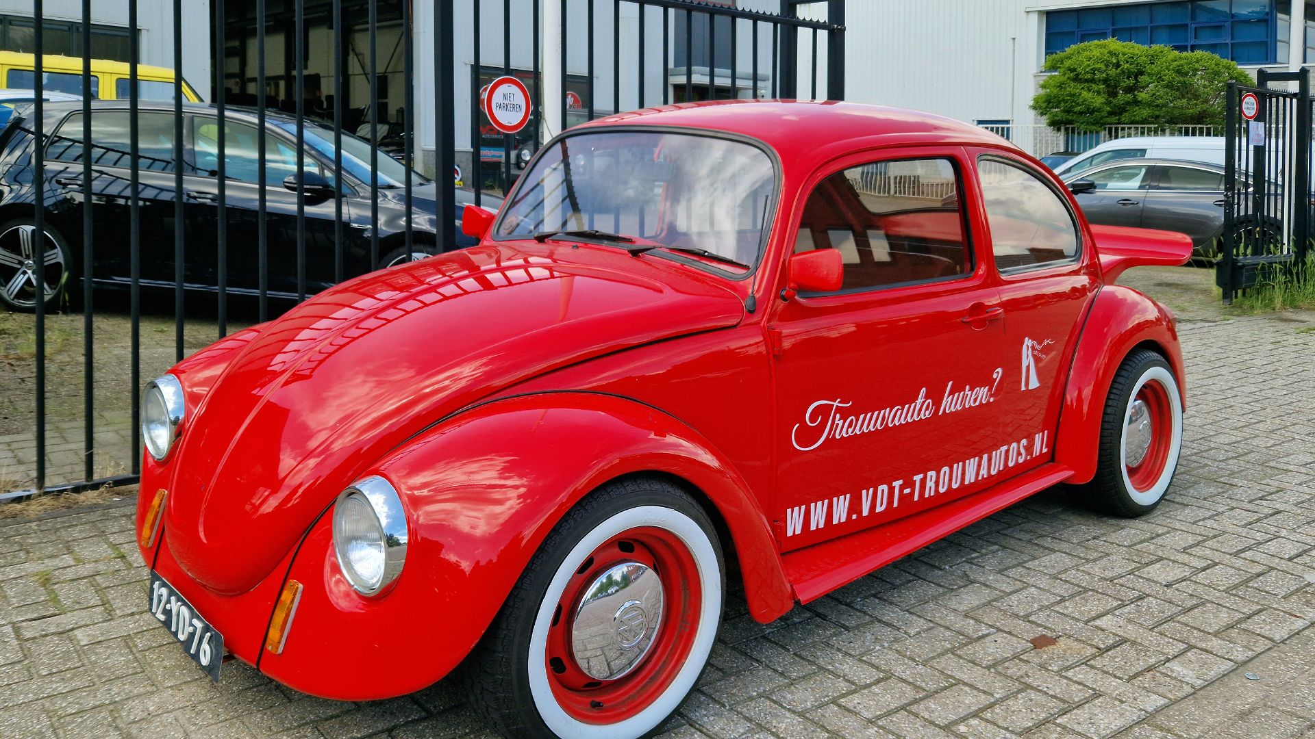 File:Red Volkswagen Beetle three-quarter front view.jpg