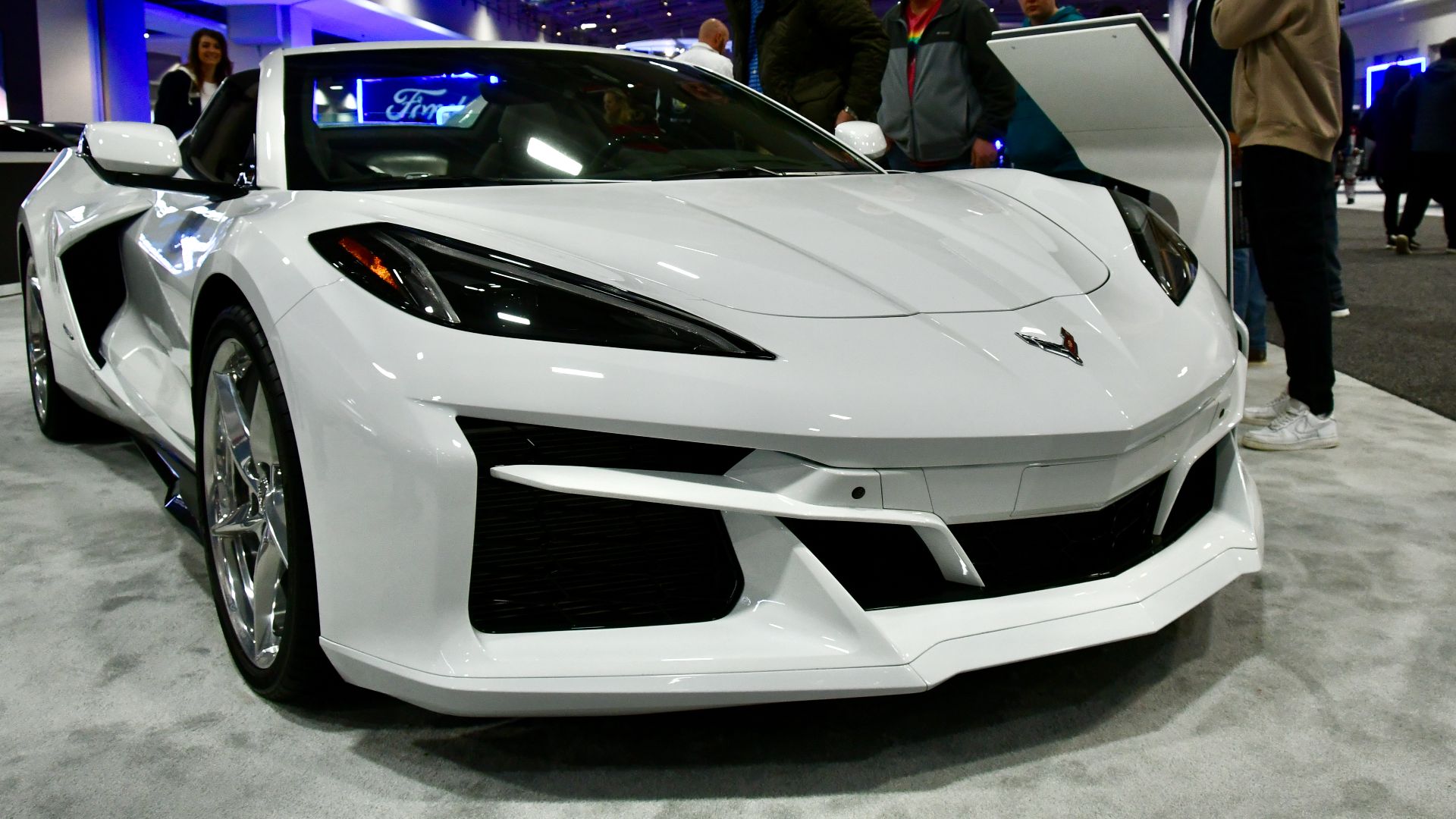 File:2024 Chevrolet Corvette E-Ray 3LZ Convertible (53519721521).jpg