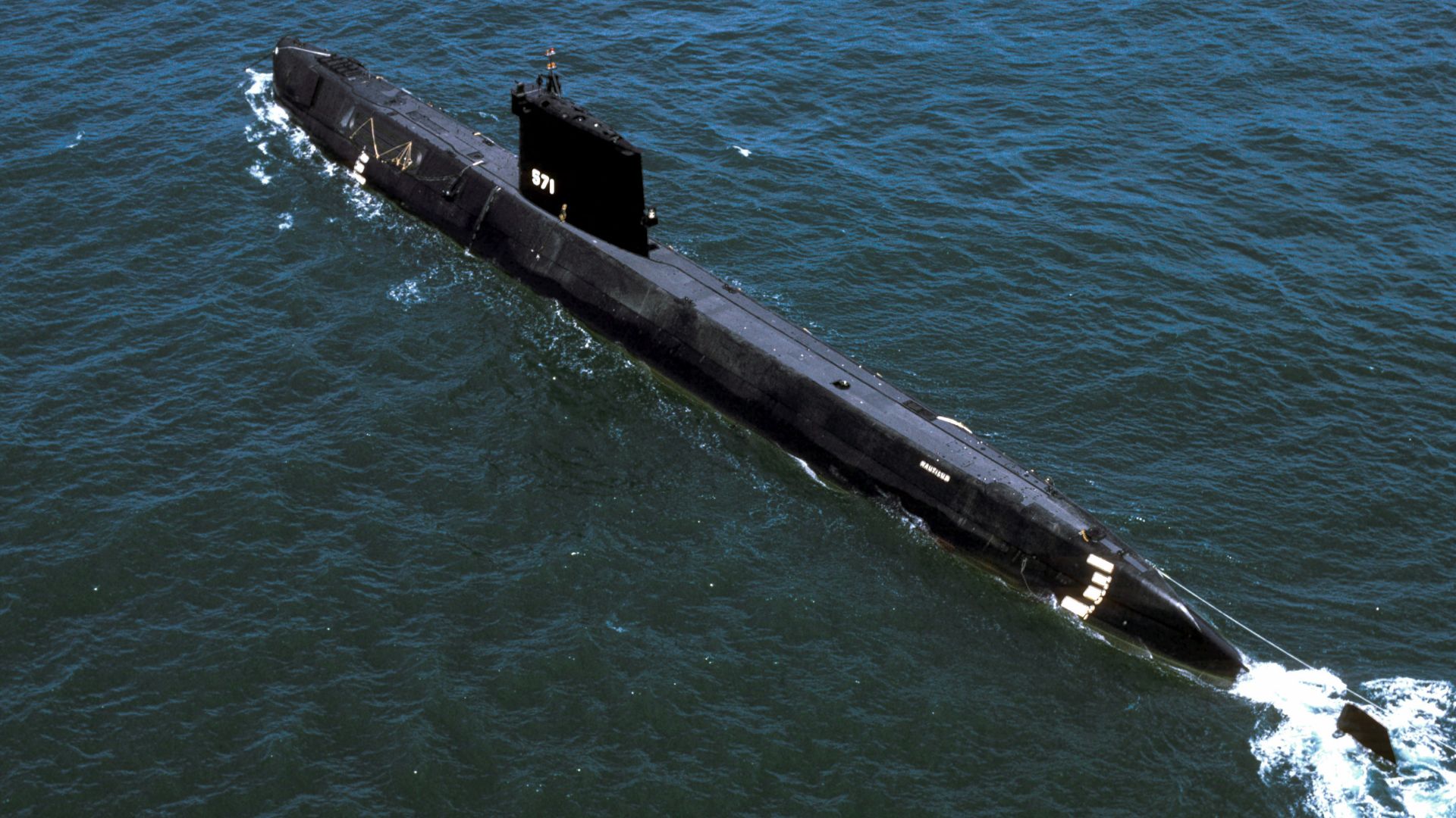 File:USS Nautilus (SSN-571) being towed to Groton in May 1985.jpeg