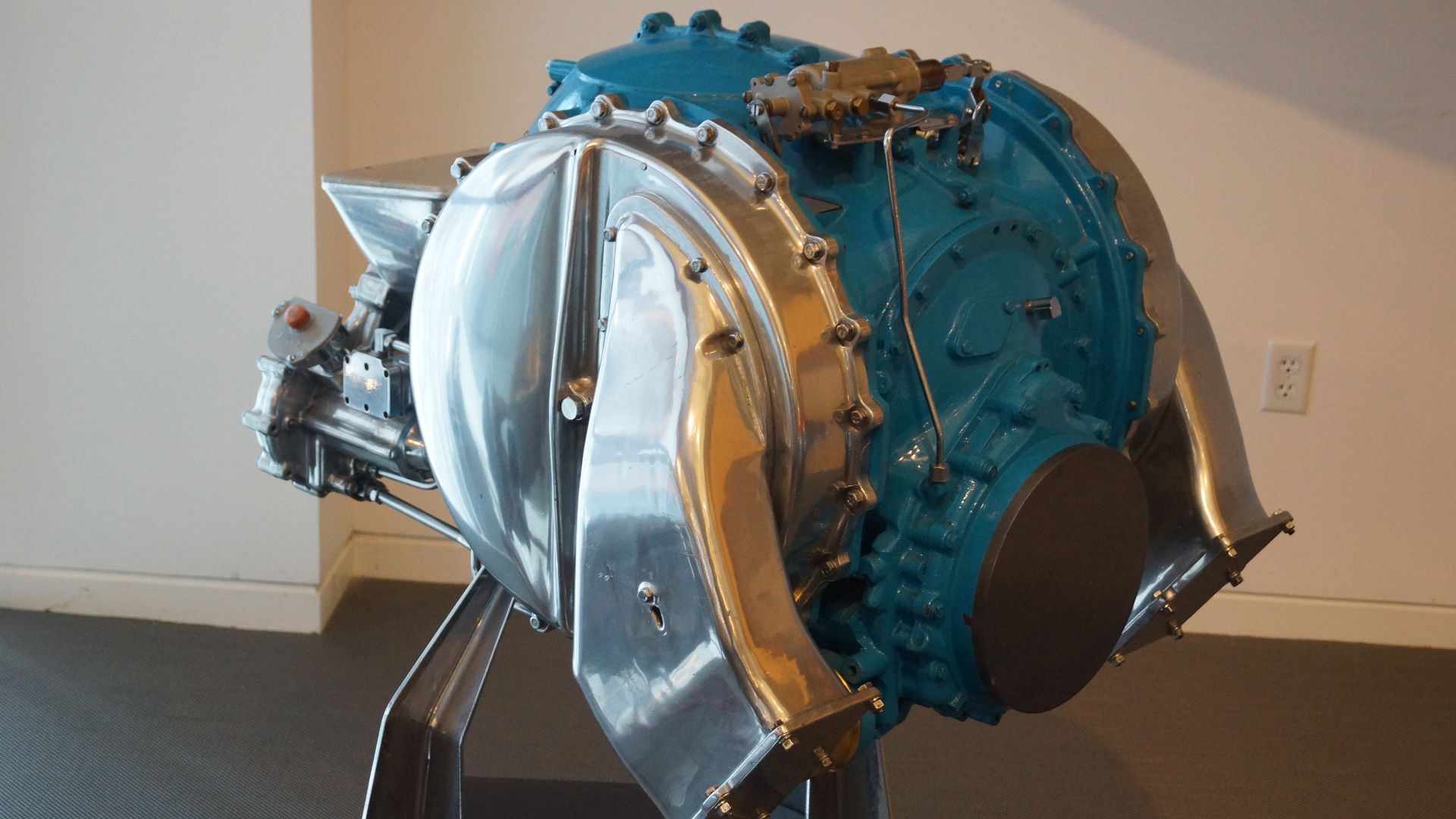 File:1963 Chrysler Turbine Engine (31661149041).jpg