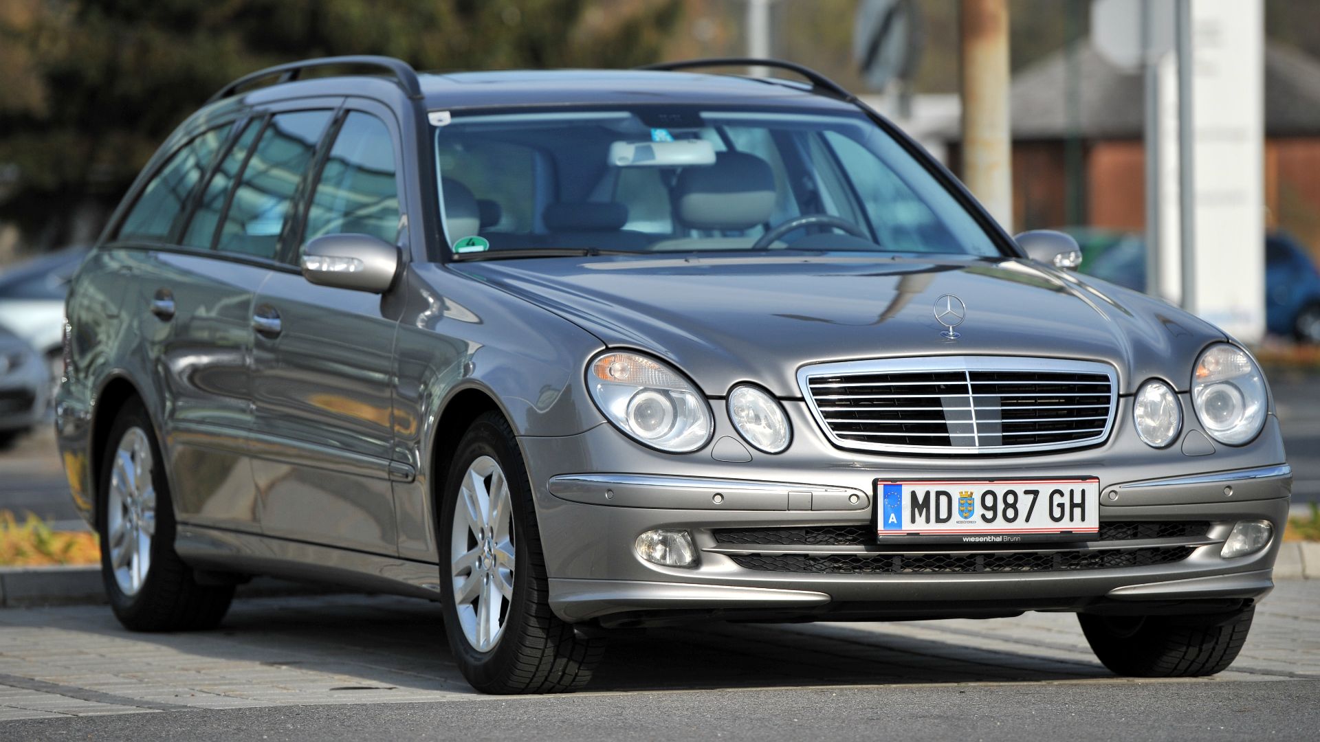 File:E320 CDI T front right.jpg