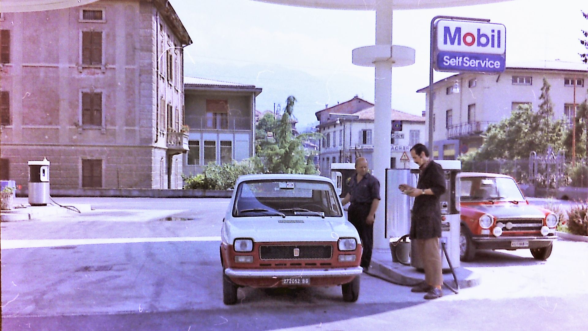 File:Vintage Mobil gas station.jpg