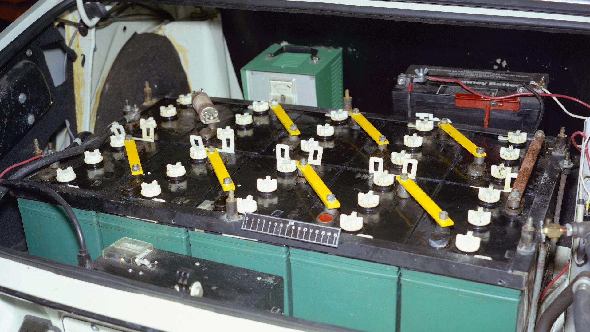 File:BATTERY PACKS FROM 2 ELECTRIC VEHICLES - NARA - 17450848.jpg