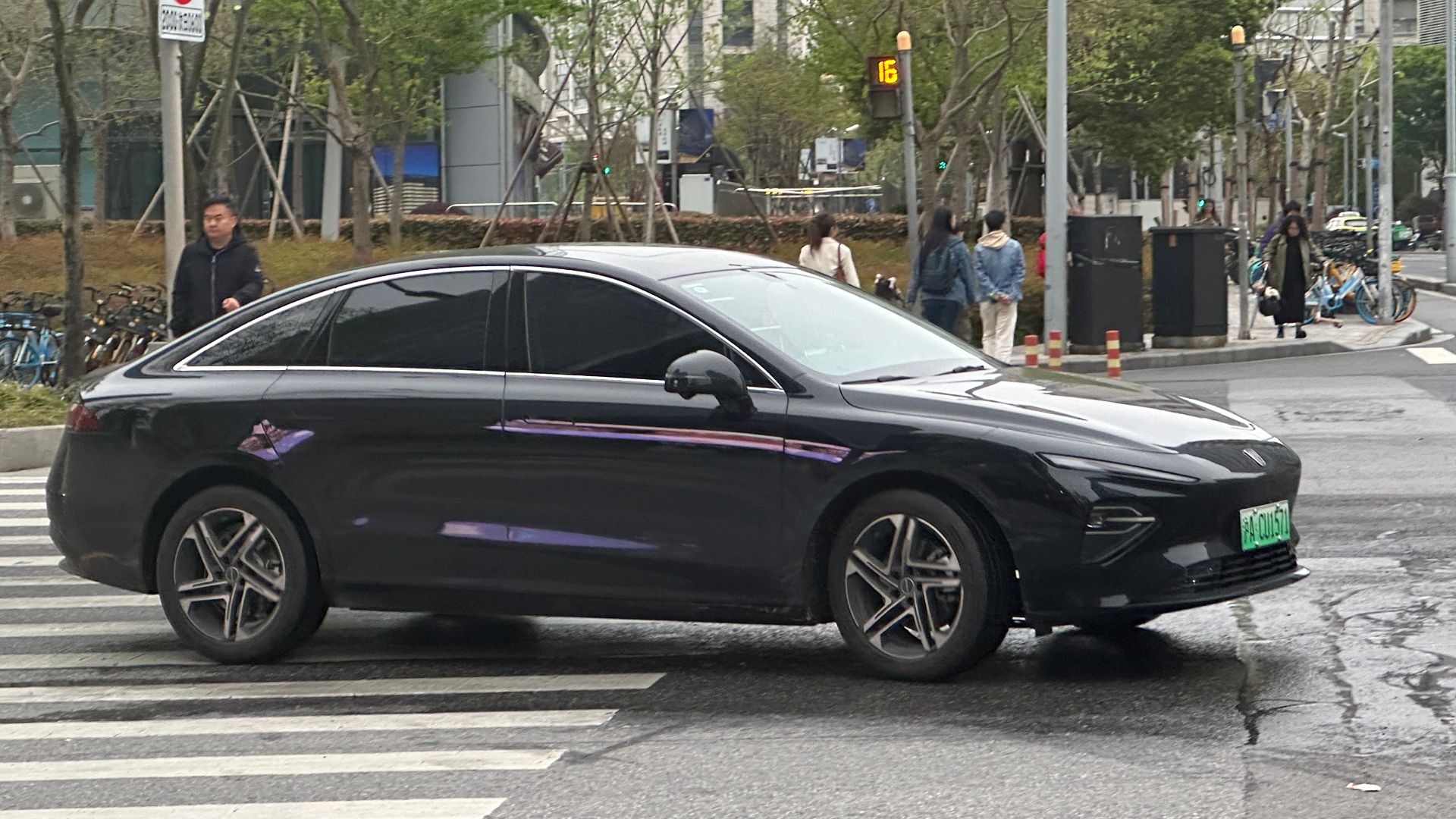 File:Roewe D7 EV 010.jpg