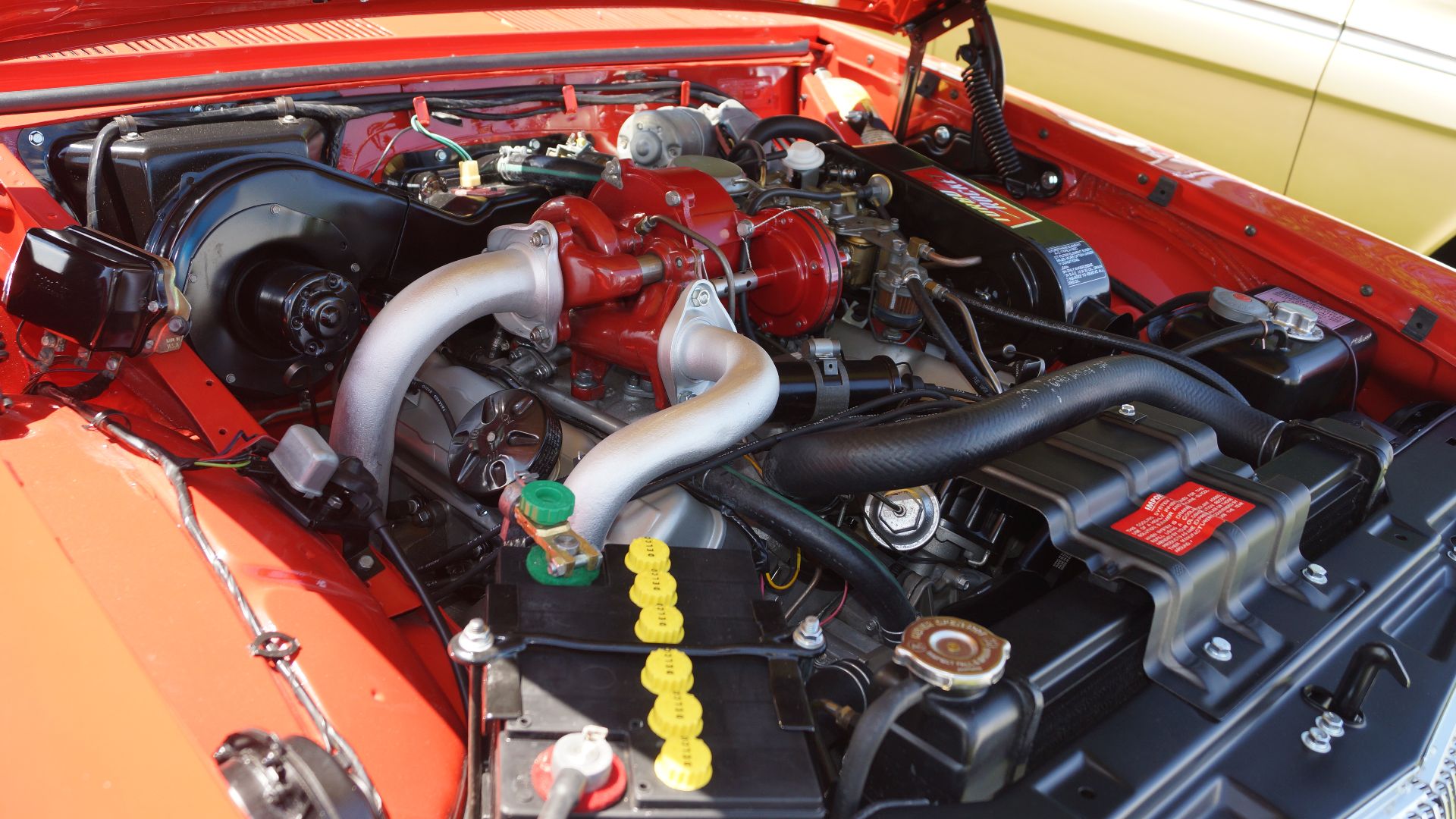 Oldsmobile Turbo-Rocket V8 in a 1962 Oldsmobile Jetfire, photographed at the 10,000 Lakes Concours d'Elegance 2016