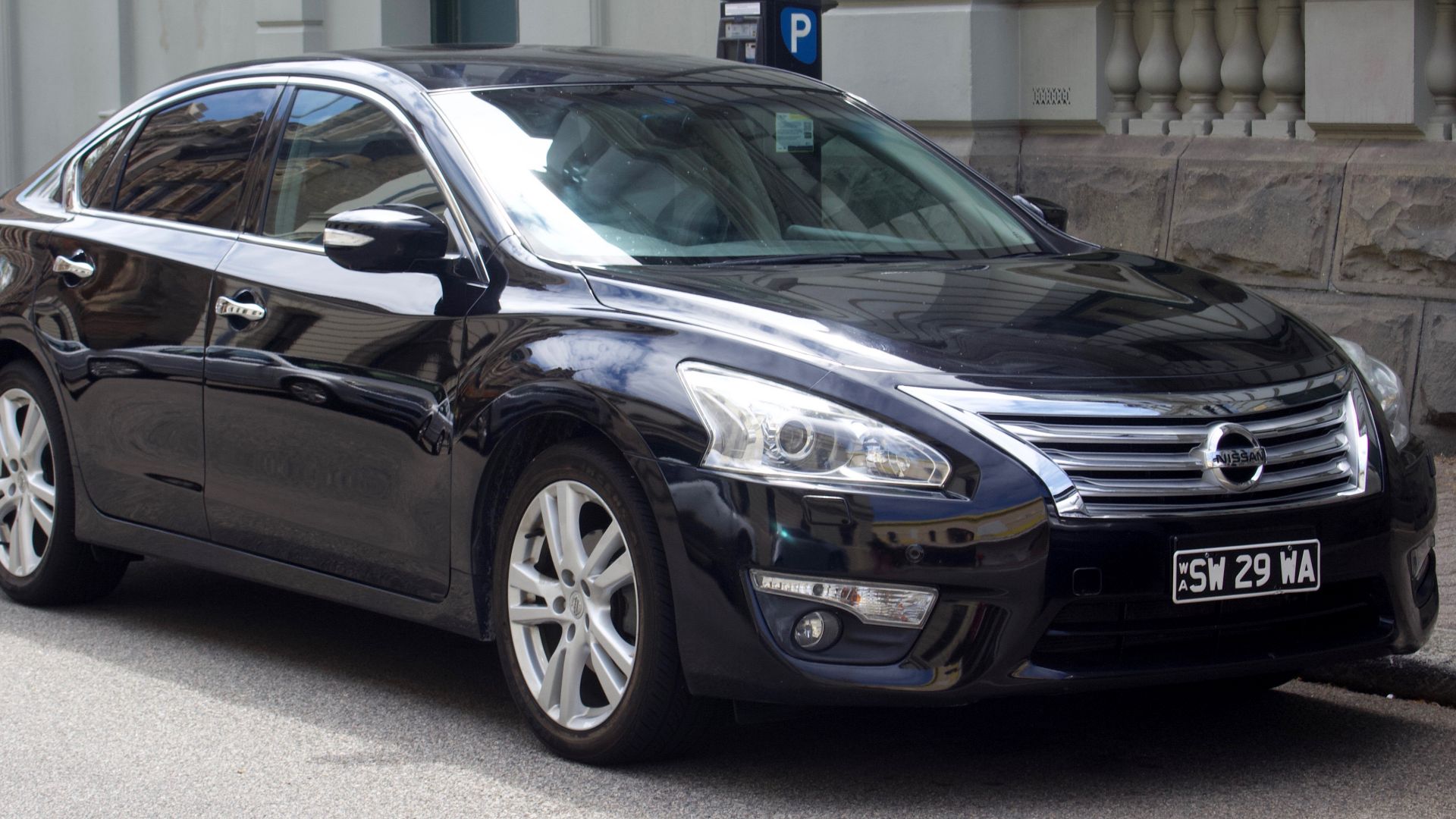 File:2013-2015 Nissan Altima (L33) Ti-S sedan (2018-10-01) 01.jpg