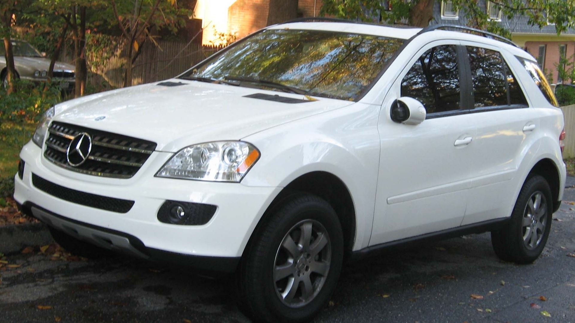 File:Mercedes-Benz ML 350.jpg