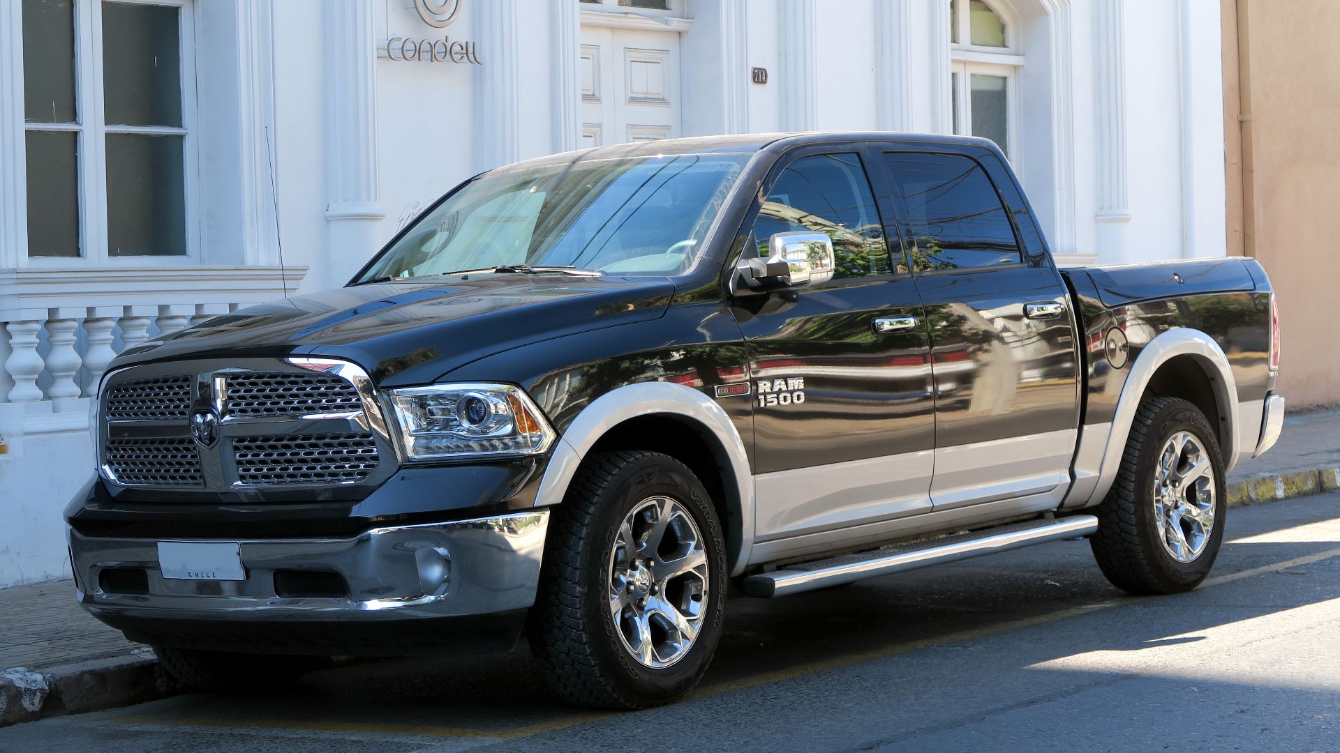 File:Ram 1500 Laramie V6 EcoDiesel 2016 (37947470062).jpg