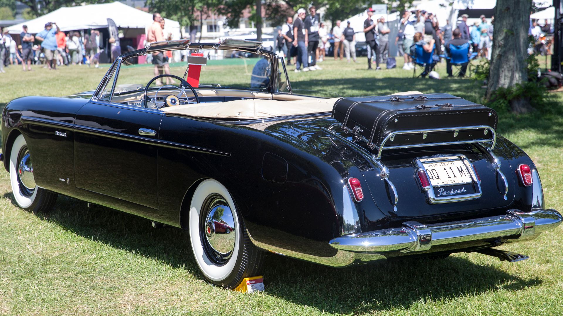 1948 Packard Eight Vignale Convertible Victoria displayed at the 2022 Greenwich Concours d'Elegance. One of Vignale's first efforts, built on an unclothed 1939 Packard One-Twenty chassis, but no one knows who commissioned it. 120hp straight-eight, retains the One-Twenty's seating position (i.e., closer to the center than one would expect for a ponton-bodied car), fitted with Fiat taillights. With the Marano family since 1989. It used to be red, but this is a muuuuuuch better color for it. This car deservedly won Best in Show this year.