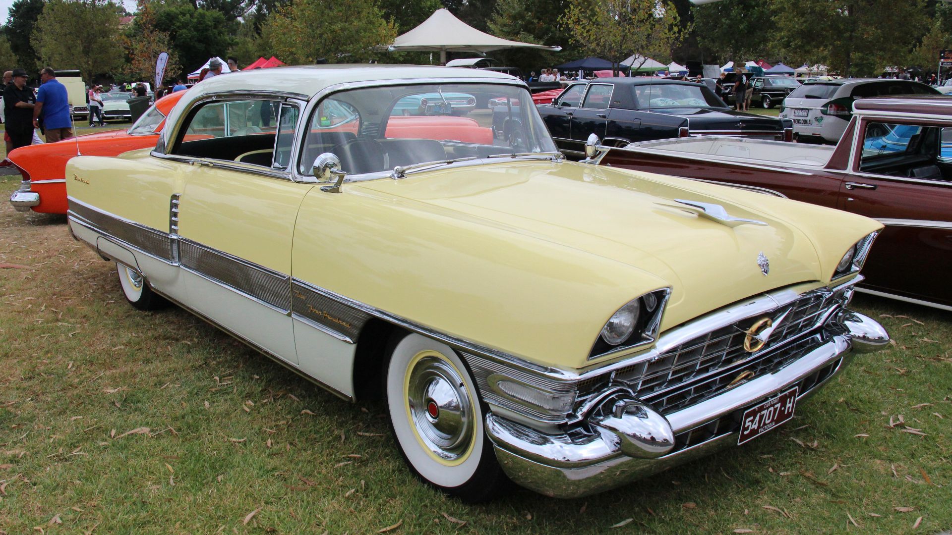 Packard was a luxury car built in America from 1899-1958. The Clipper was available on and off from 1941-57. This generation, the 1953-56 models were available in Special and Deluxe trim models, as 2 and 4 door sedans.
For 1955, Packard became a marque in the newly formed Studebaker-Packard Corporation, the Clipper got a refreshed look.
For 1956, available was; The Clipper Custom 4 door Sedan, Clipper Deluxe 4 door Sedan, the Clipper Custom Constellation 2 door Hardtop and the Clipper Super 2 door Hardtop and 4 door Sedan.
Upmarket models were the Patrician 4 door Sedan, Executive 2 door Hardtop and 4 door Sedan, Caribbean 2 door Hardtop and Convertible and this car, the Packard 400 2 door Hardtop.
The 1955/56 Packard 400 featured two tone paint, 'The Four Hundred' in gold anodized script adorned the band between the front wheel well and door edge.
Engine; 285hp 374 cu in V8