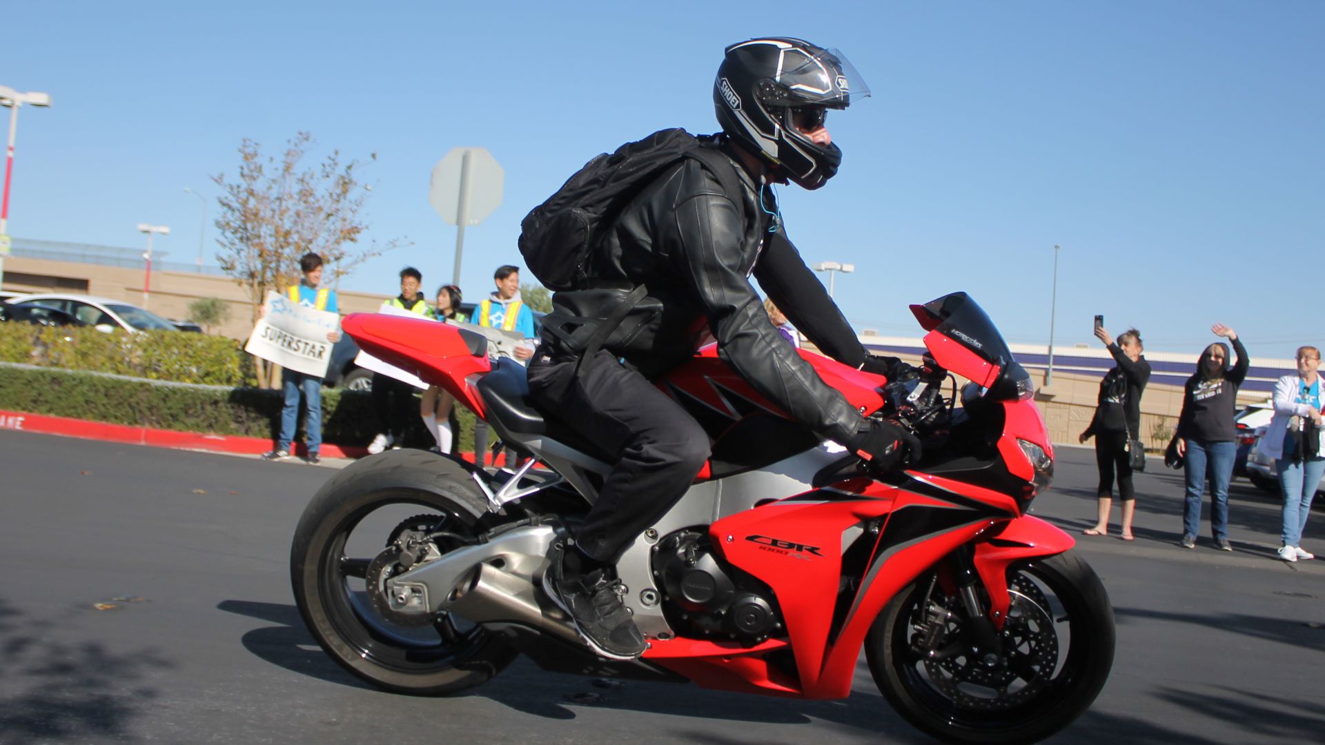 File:Man Exiting on Honda CBR1000RR - Las Vegas Ride for Kids 2019.jpg