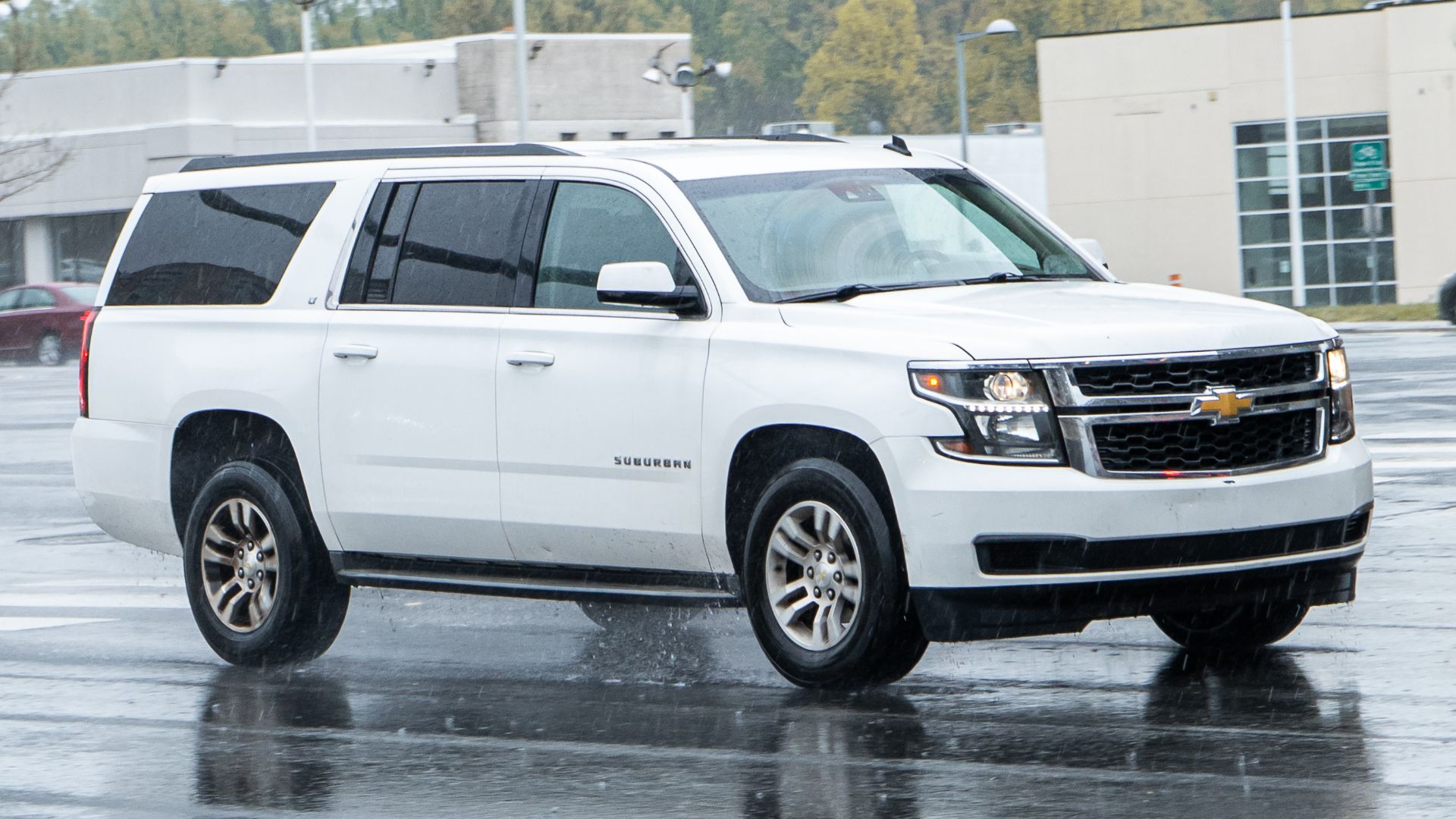 File:Chevrolet Suburban (GMTK2XX) Washington DC Metro Area, USA (2).jpg