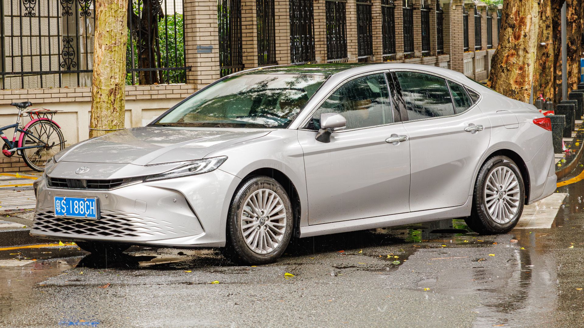 File:TOYOTA CAMRY (XV80) China (9).jpg