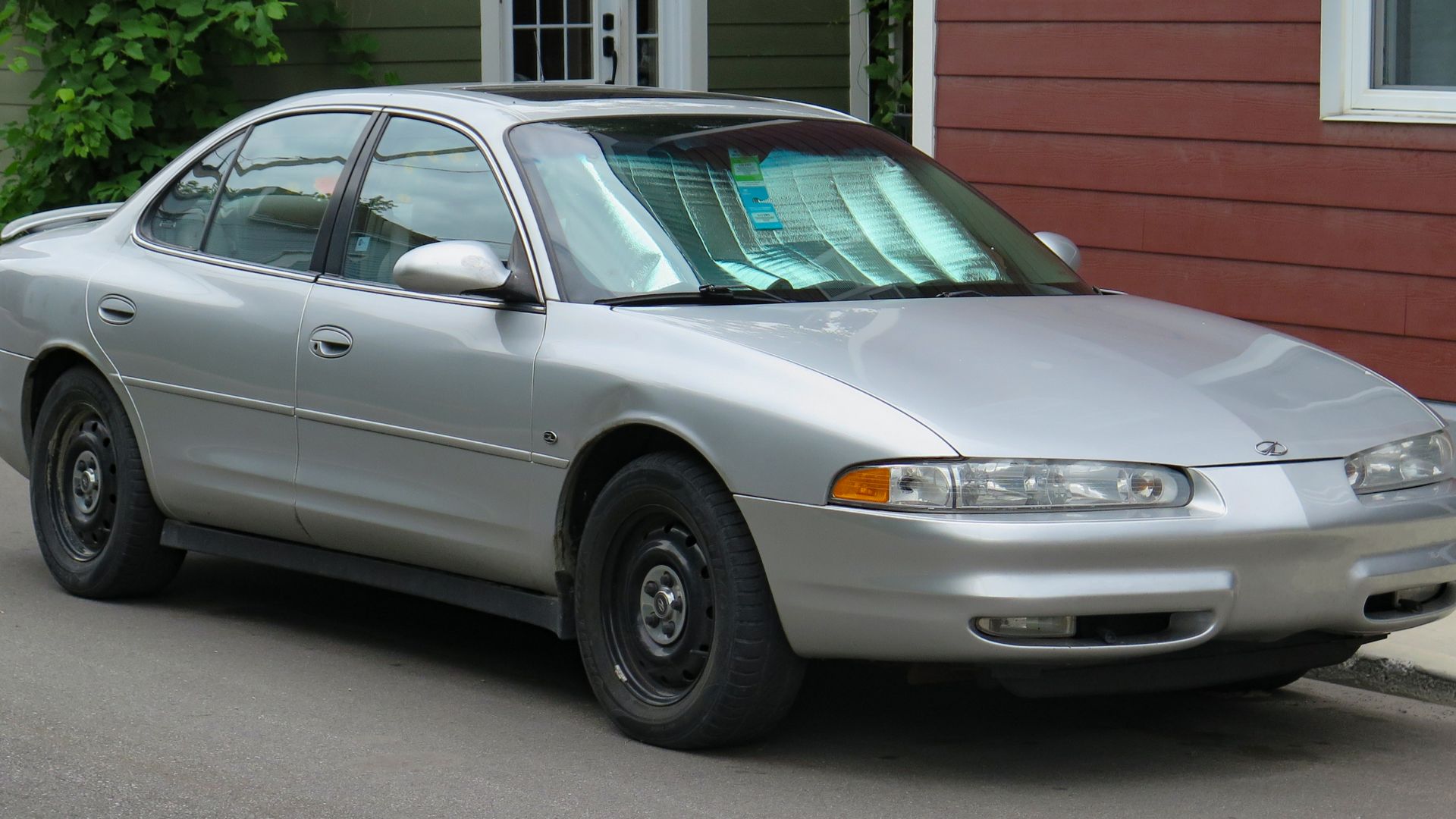 File:2001 Oldsmobile Intrigue GL in Galaxy Silver Metallic, Front Right, 07-14-2023.jpg