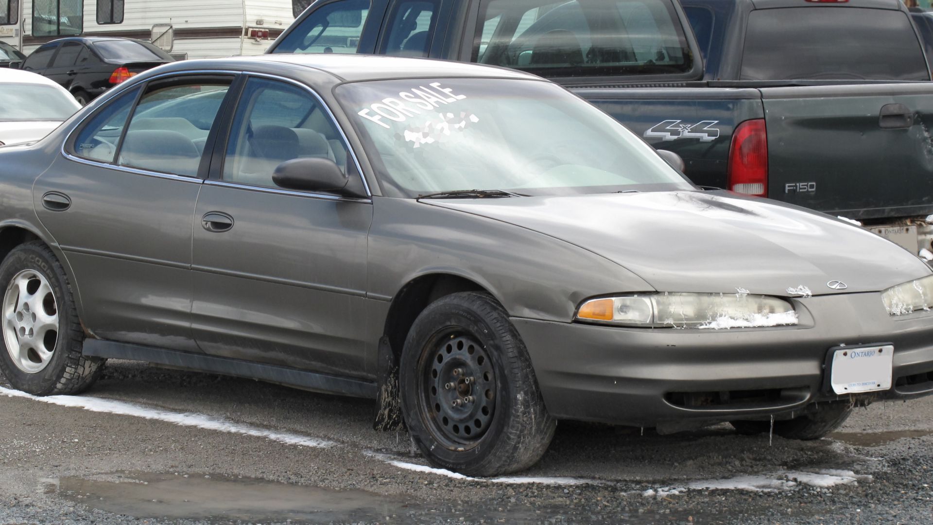 File:1998 Oldsmobile Intrigue in Bronzemist Metallic, Front Right, 04-16-2022.jpg