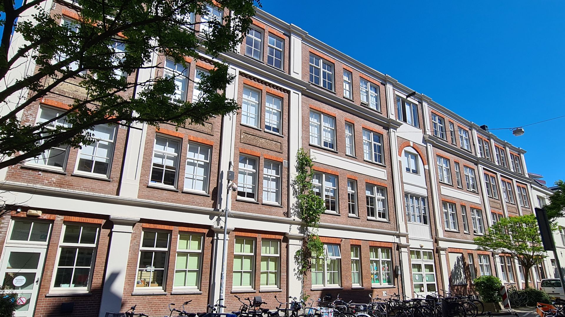 File:Spyker factory, rear.jpg