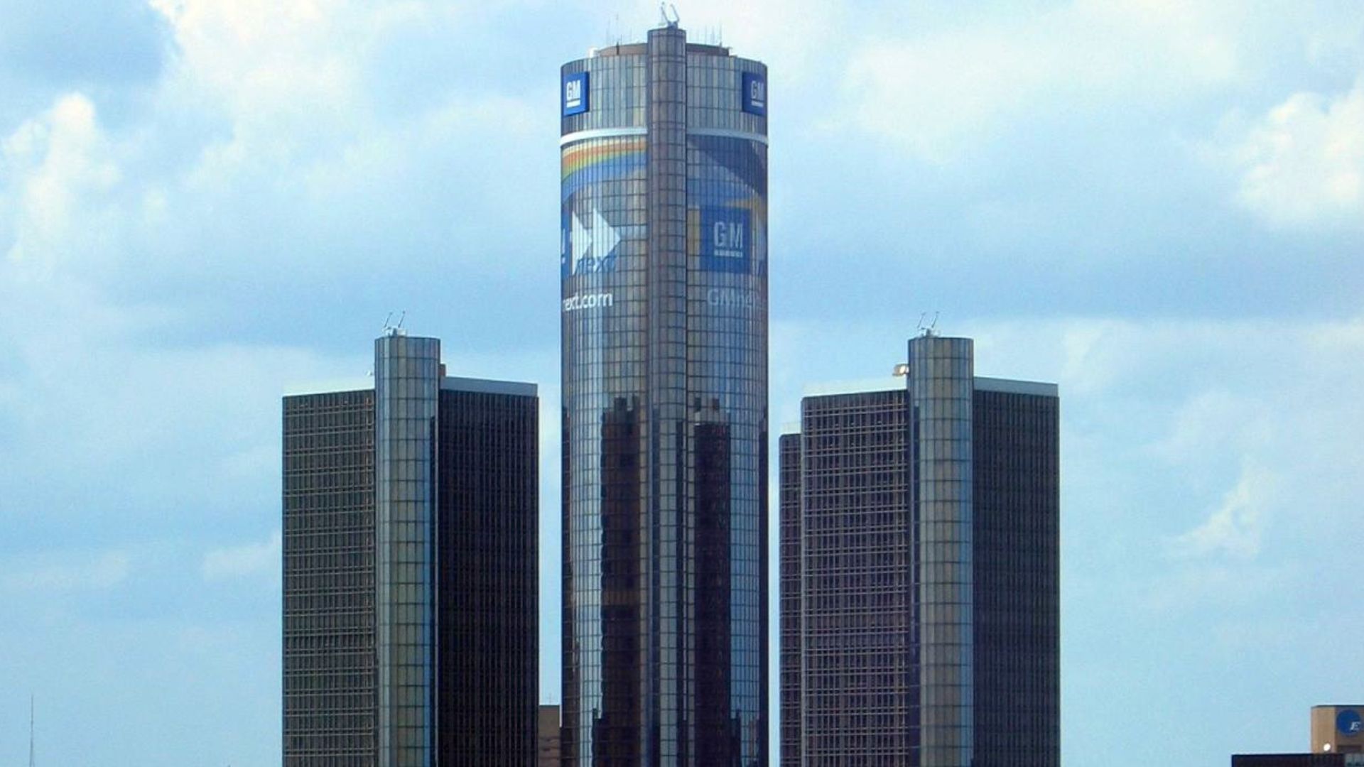 File:RenCen.JPG