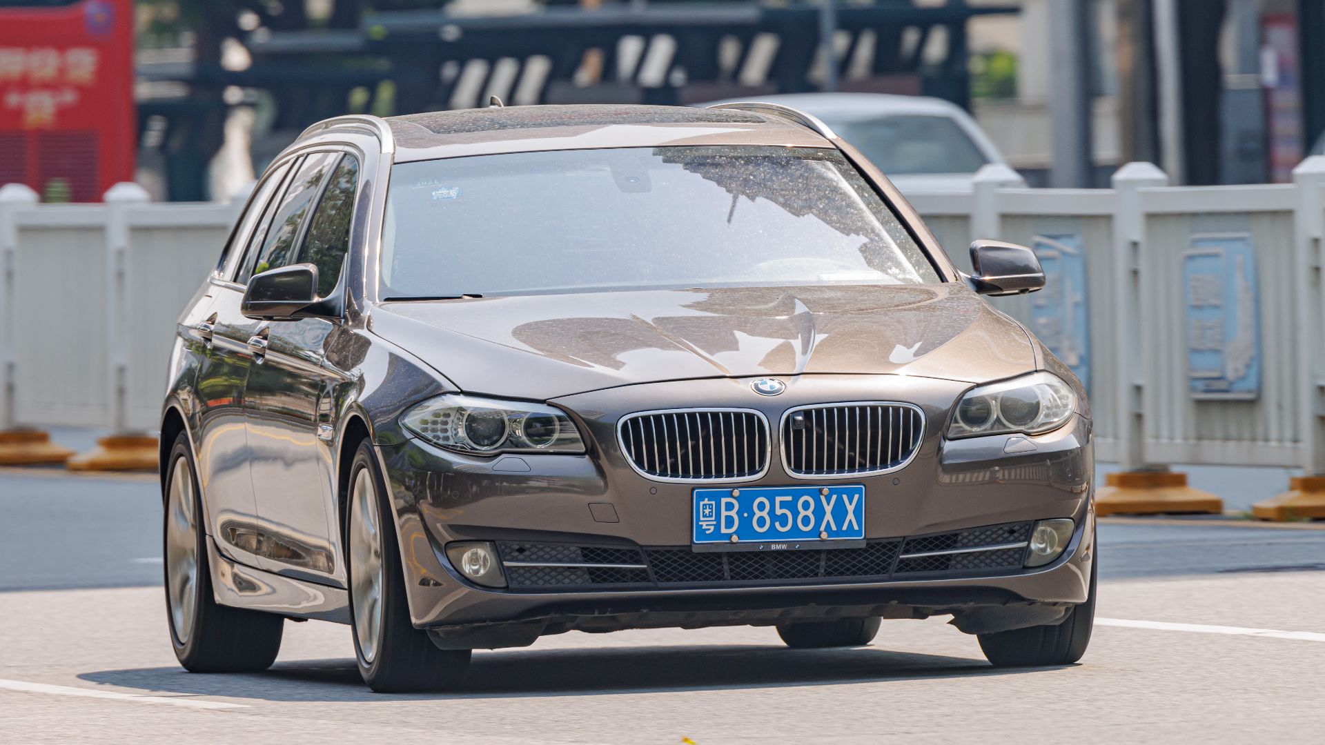 File:BMW 5 SERIES TOURING (F10) China.jpg
