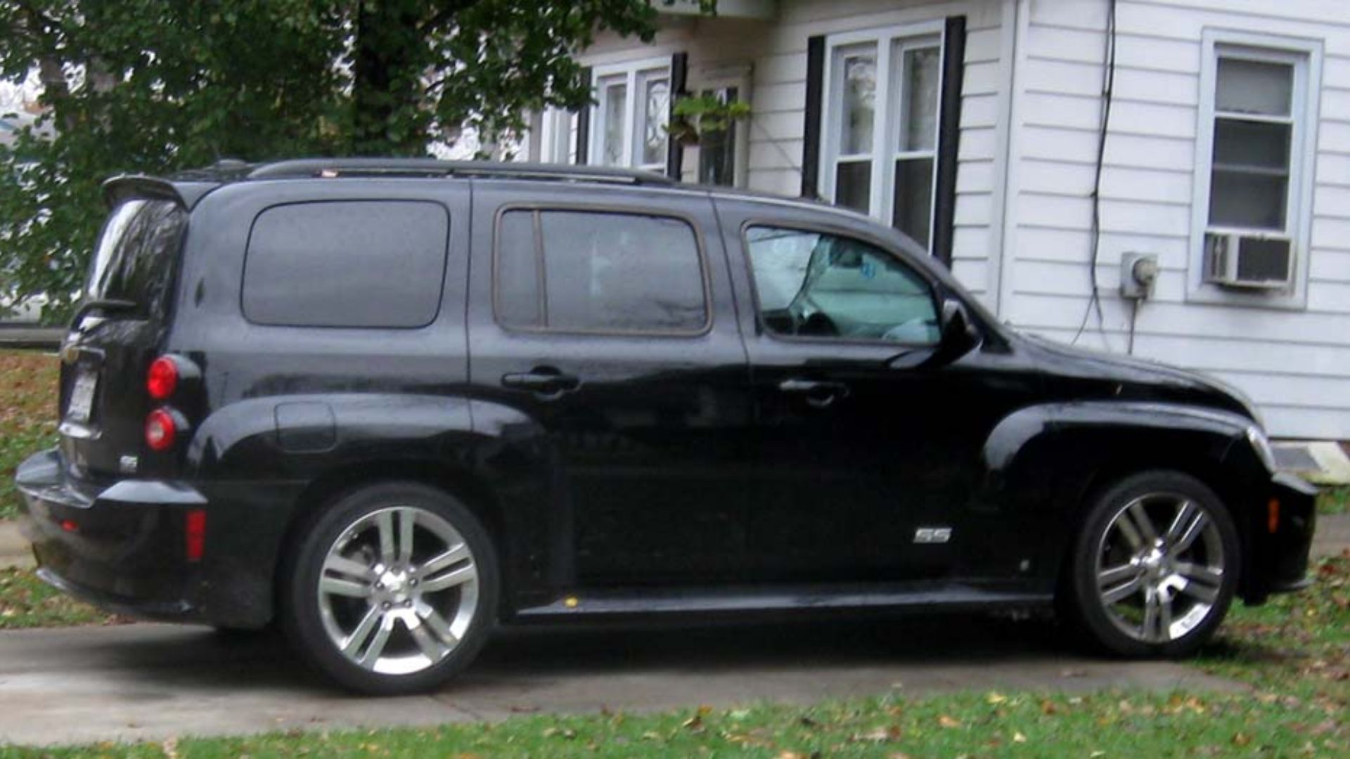 File:Chevrolet HHR SS -- 11-13-2009.jpg