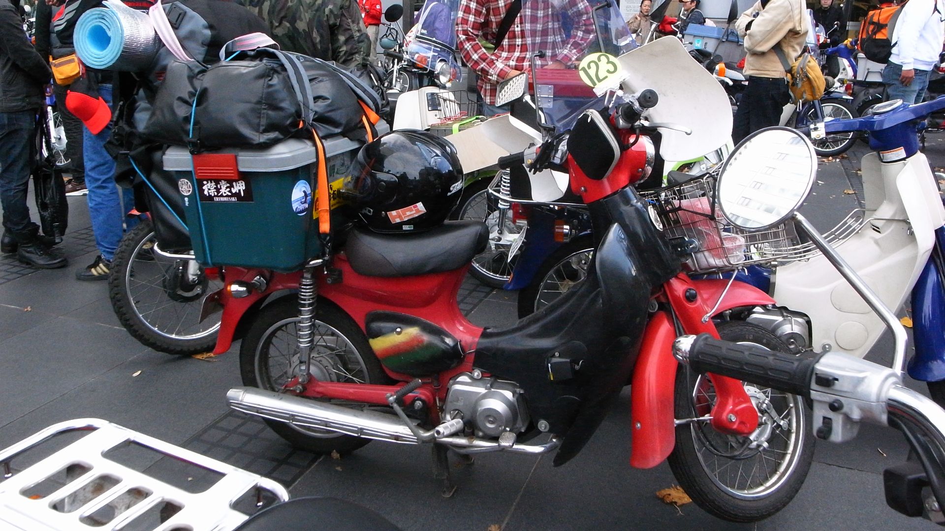 File:Honda Super Cub fully loaded.jpg