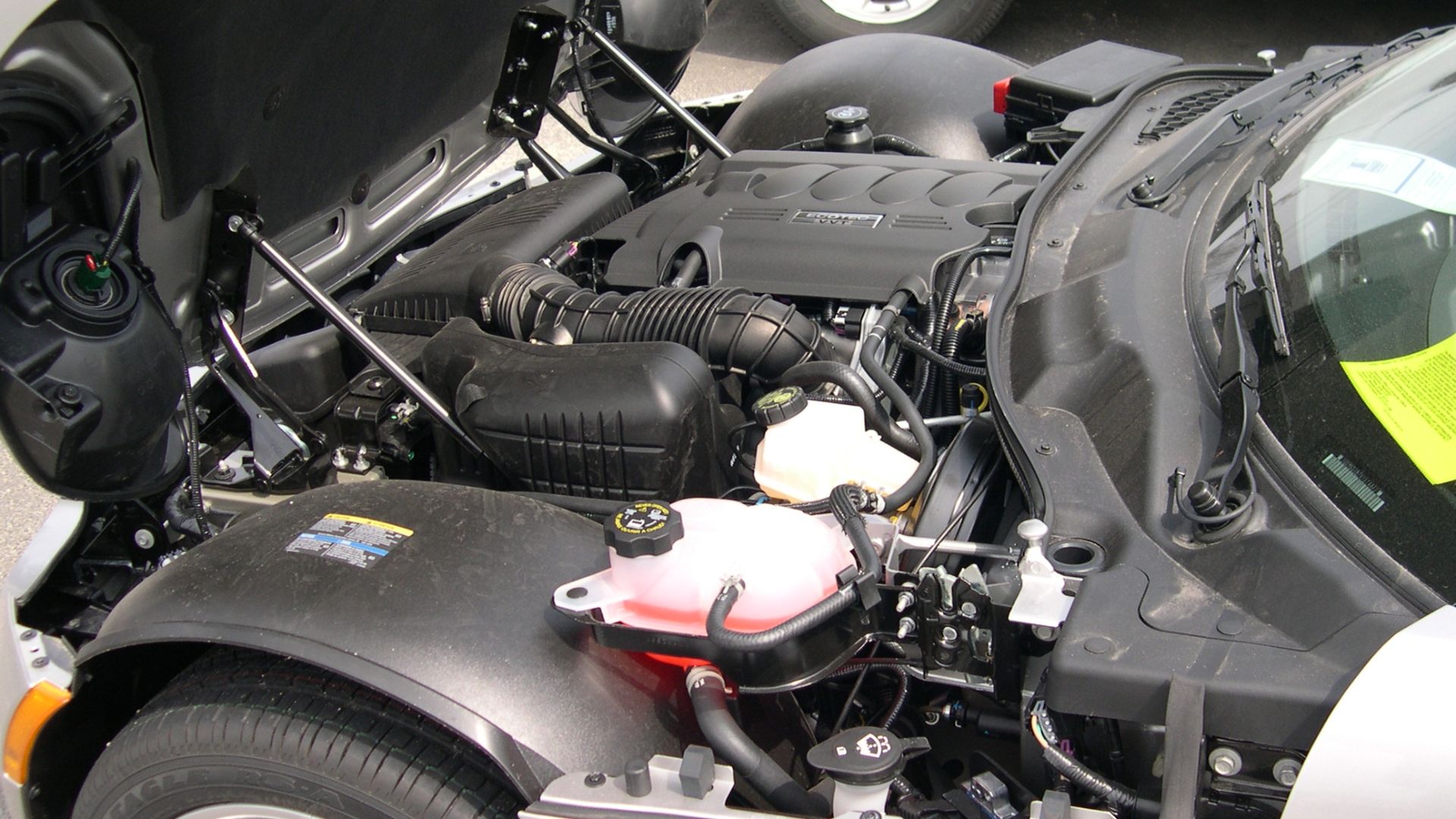 File:2006 Pontiac Solstice Ecotec LE5 engine.jpg