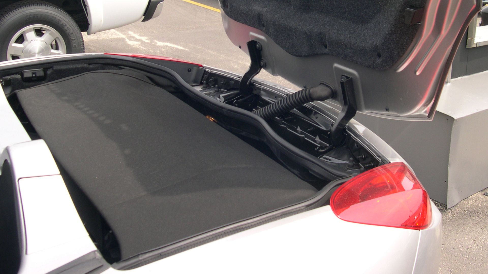 File:2006 Pontiac Solstice trunk with top.jpg